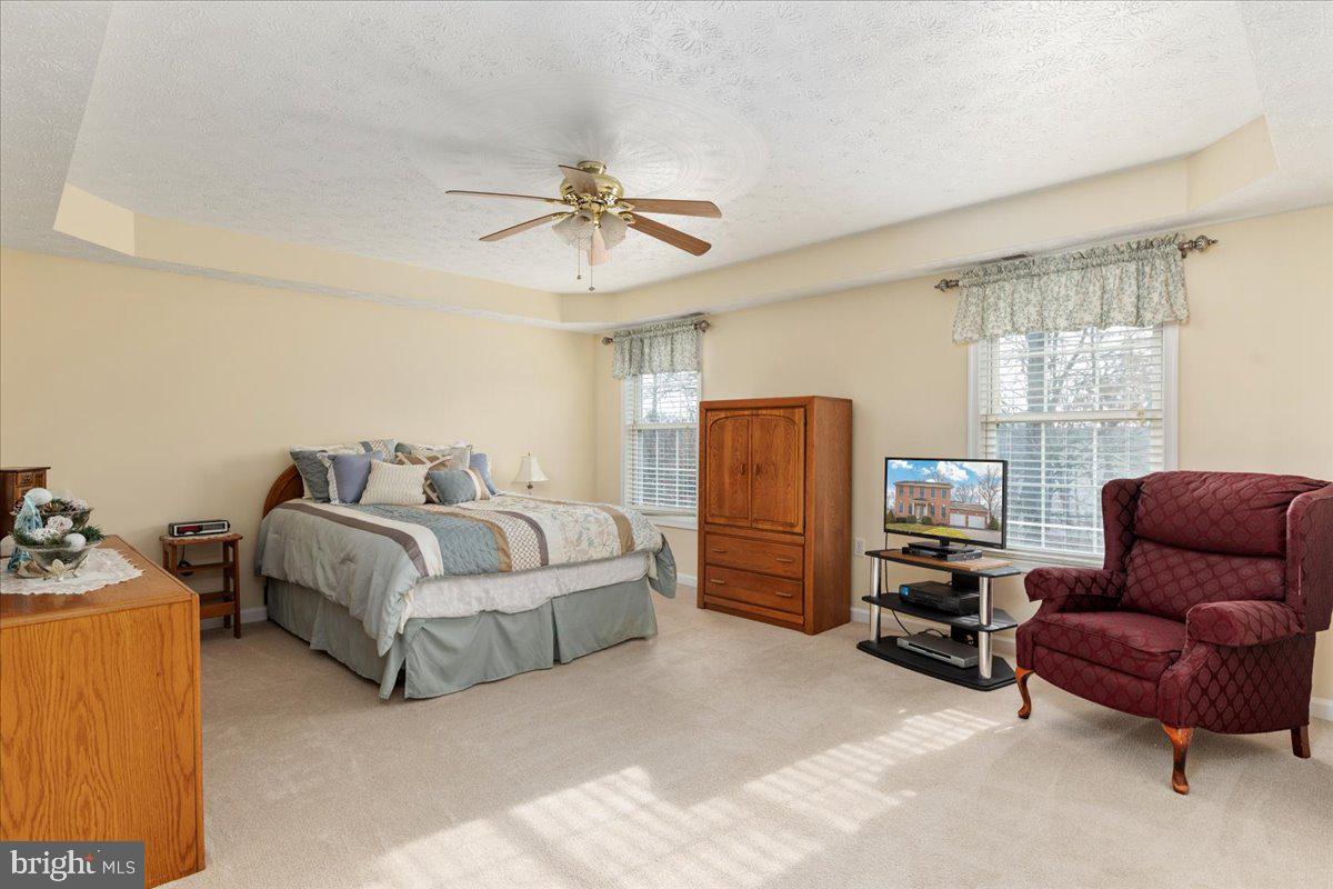 MIDDLE CREEK MANOR - Residential