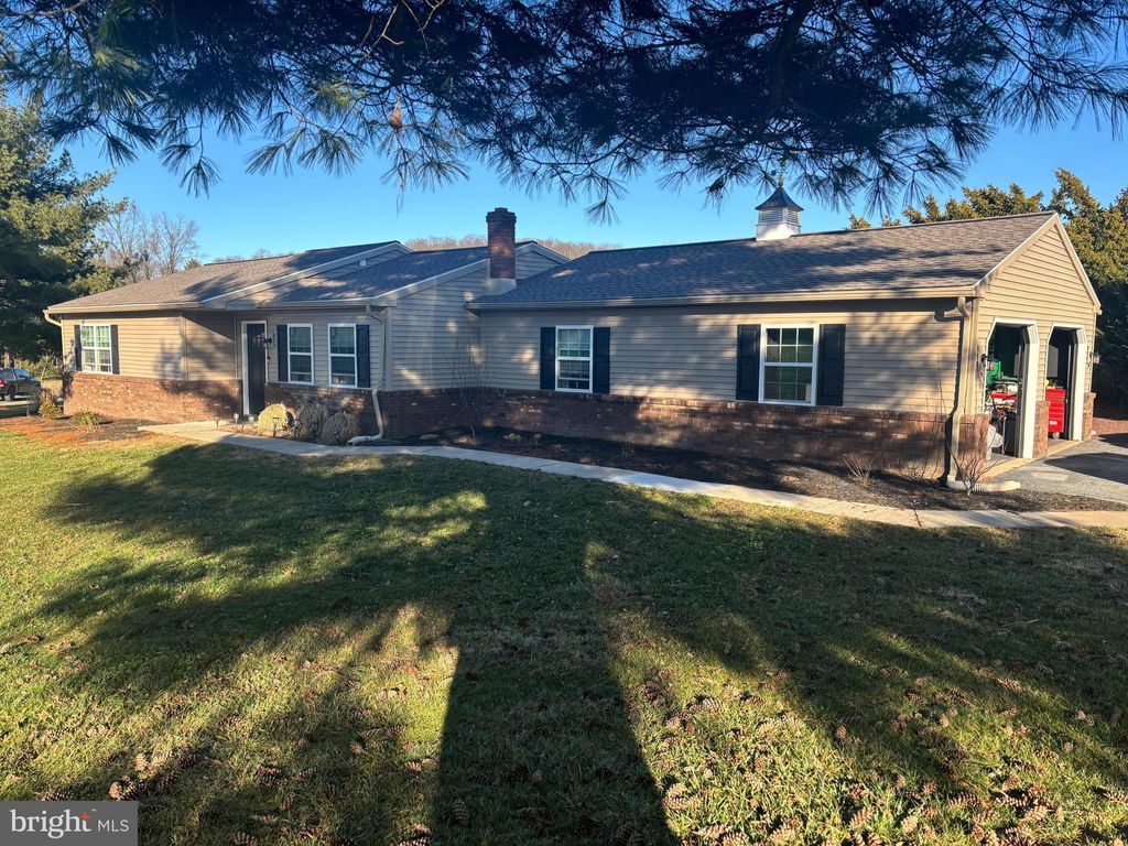 Photo of 501 Goldfinch Drive, COLUMBIA, PA 17512 (MLS # PALA2084052)