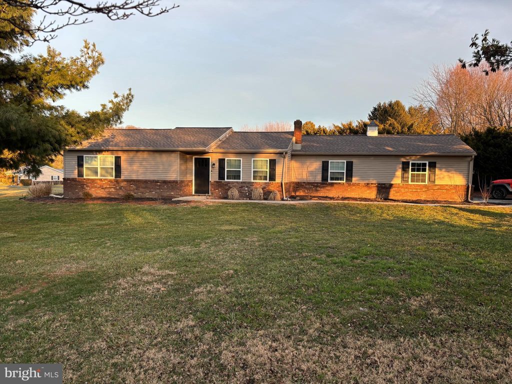 Photo of 501 Goldfinch Drive, COLUMBIA, PA 17512 (MLS # PALA2084052)