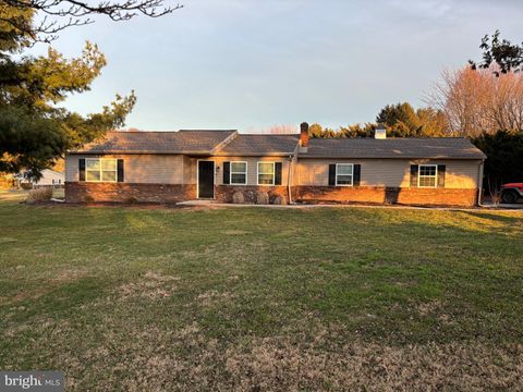 501 GOLDFINCH DRIVE COLUMBIA PA 17512