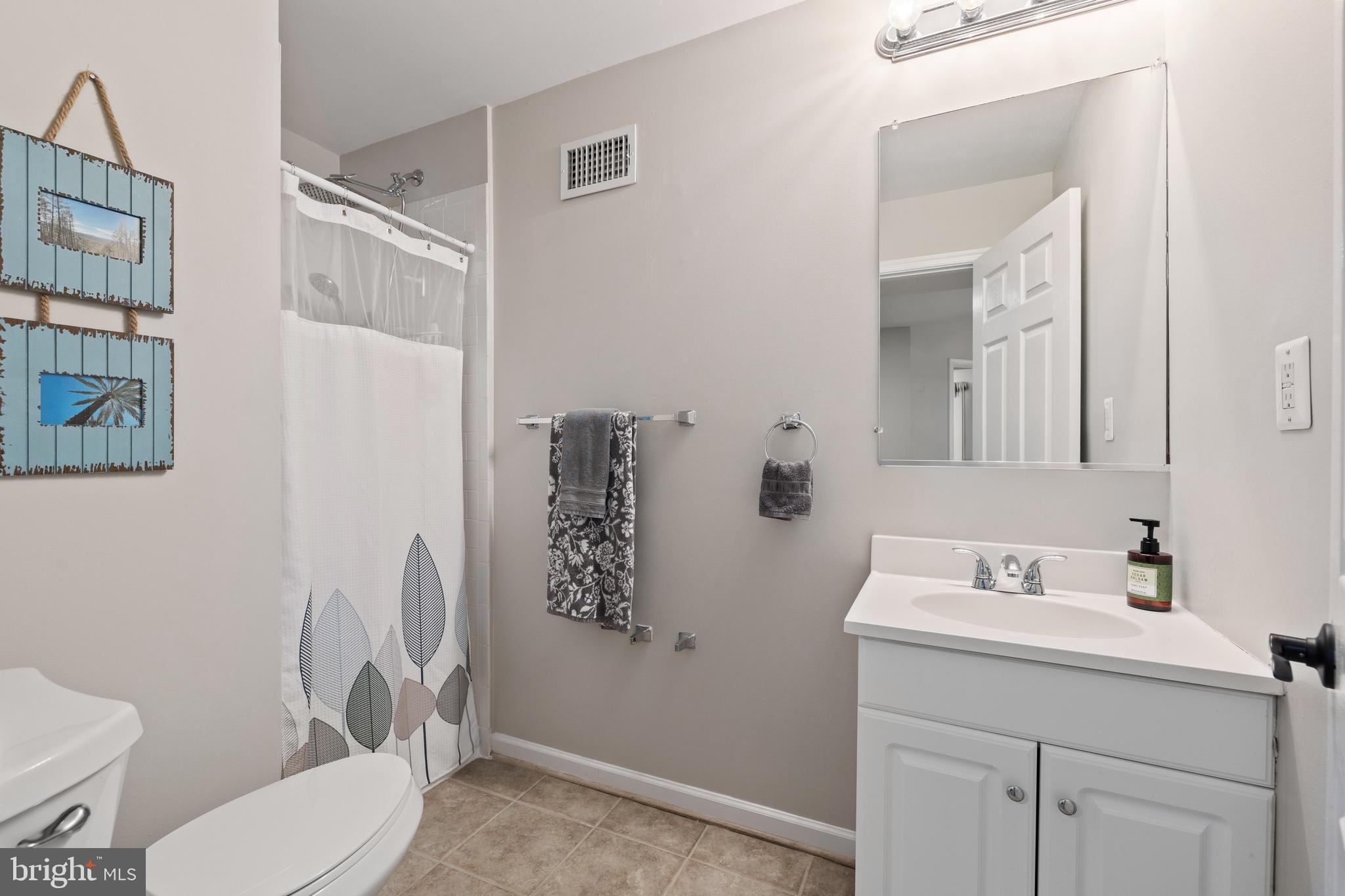 LORTON TOWN CNTR LANDBAY - Residential