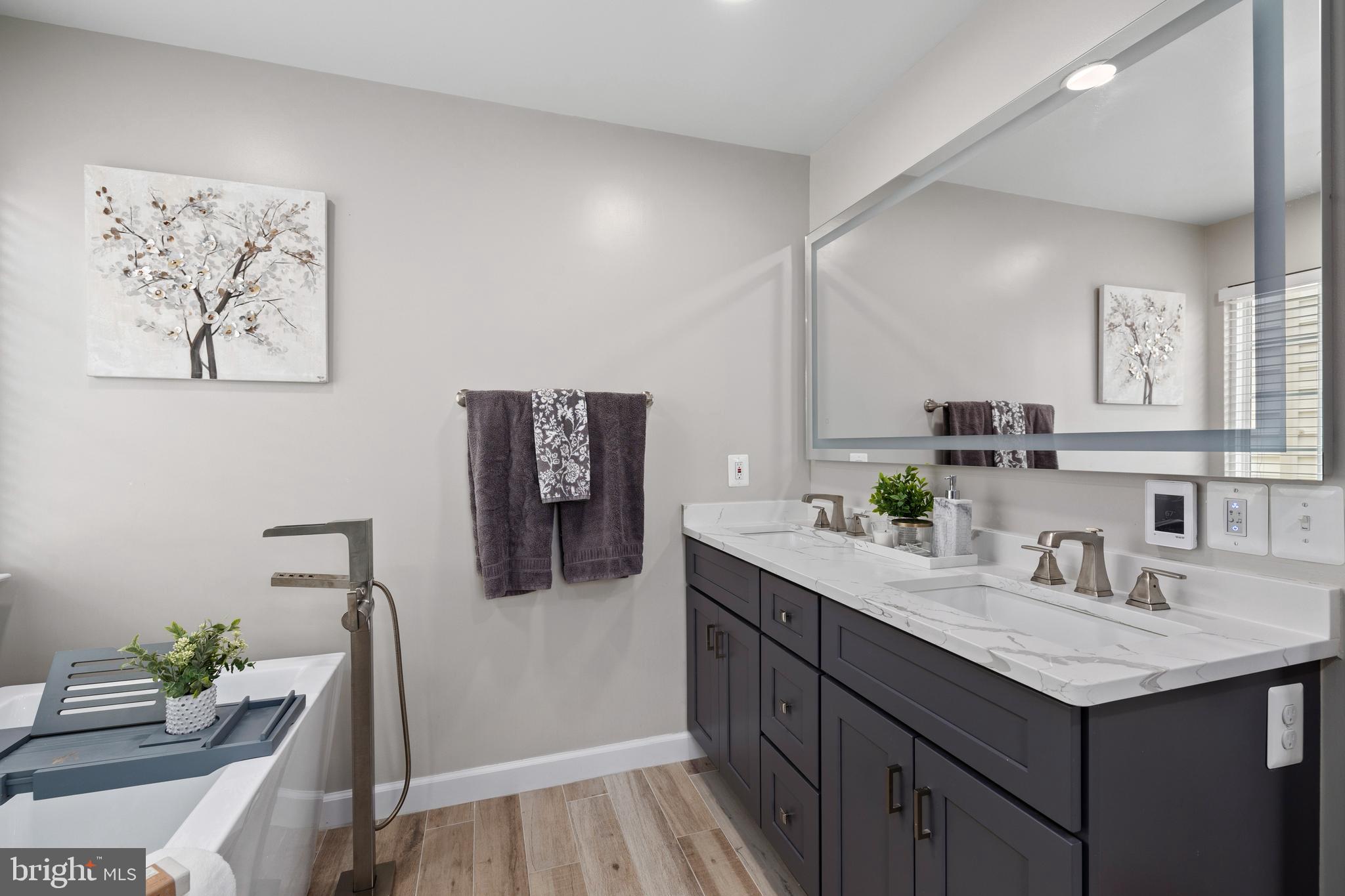 LORTON TOWN CNTR LANDBAY - Residential