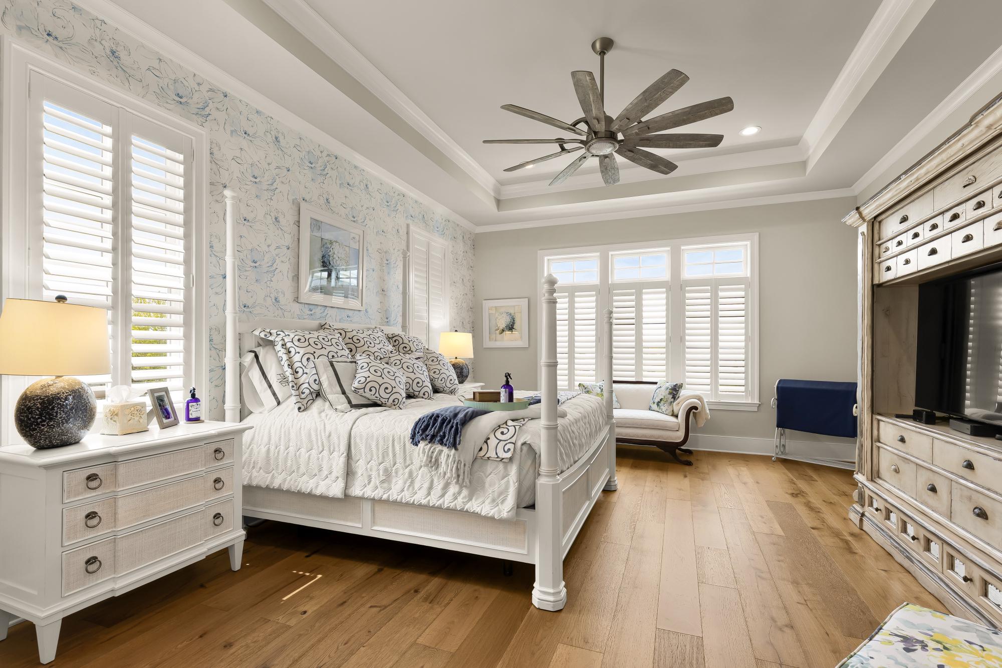 SHOWFIELD - Residential