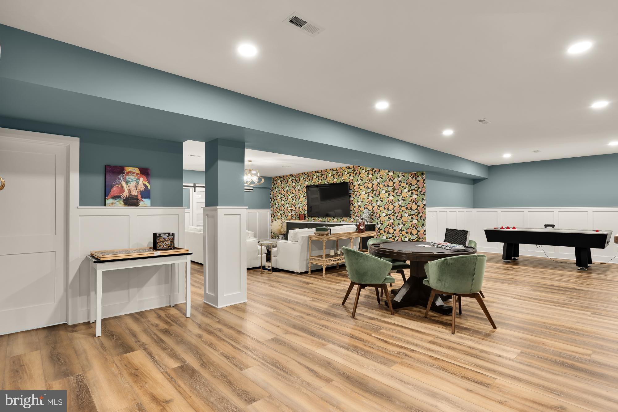 SHOWFIELD - Residential