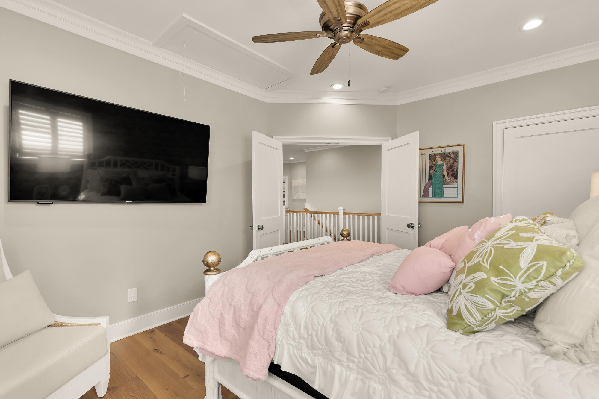 SHOWFIELD - Residential