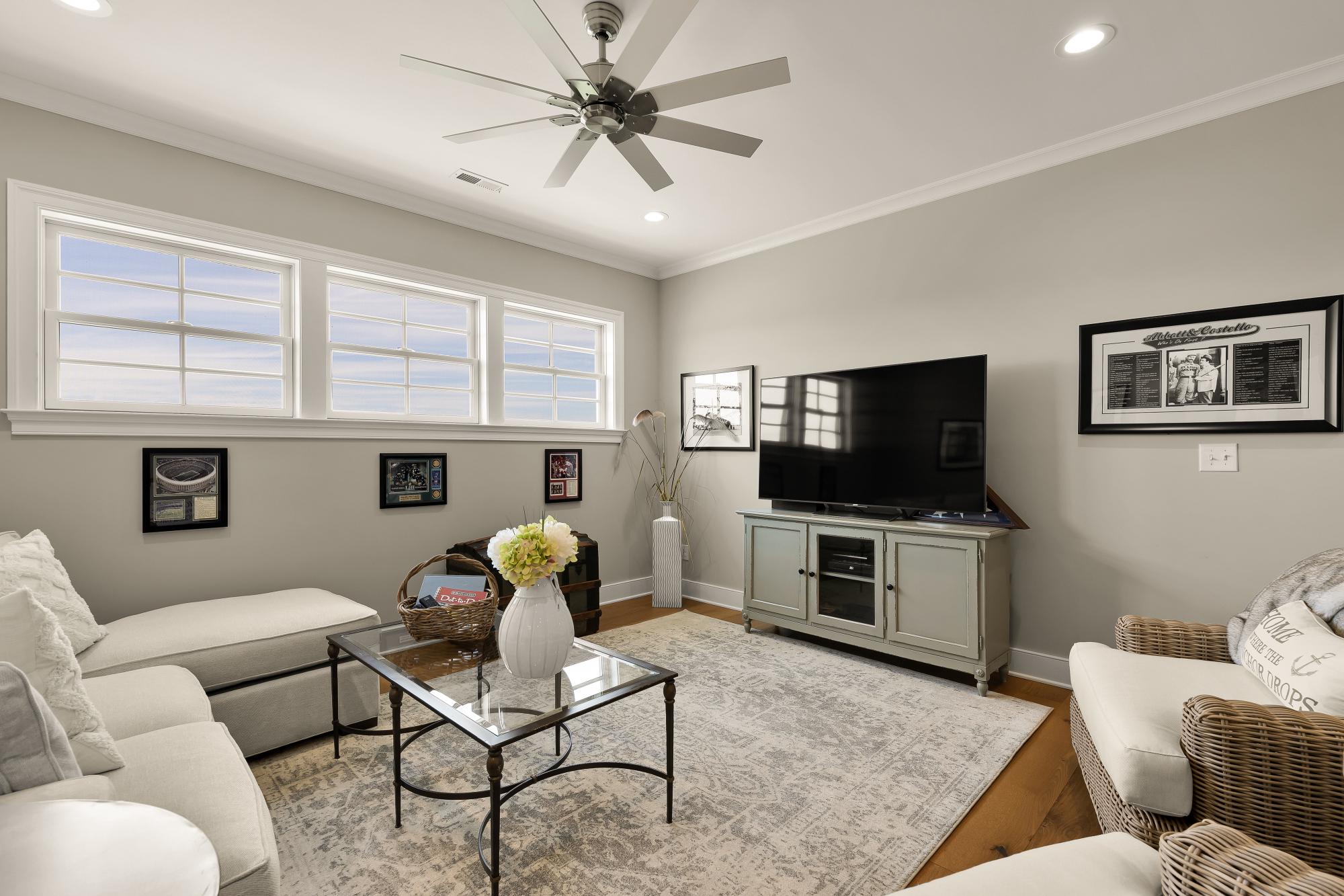 SHOWFIELD - Residential