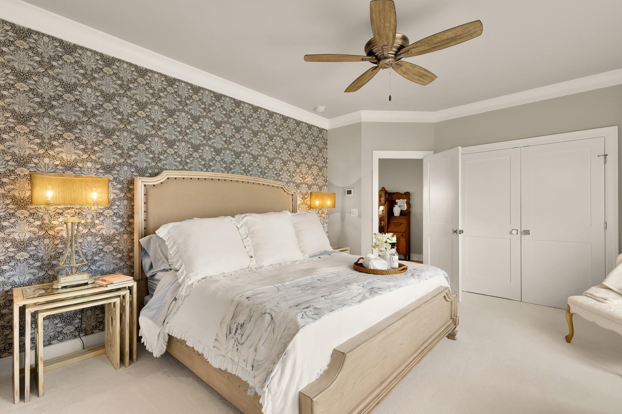 SHOWFIELD - Residential
