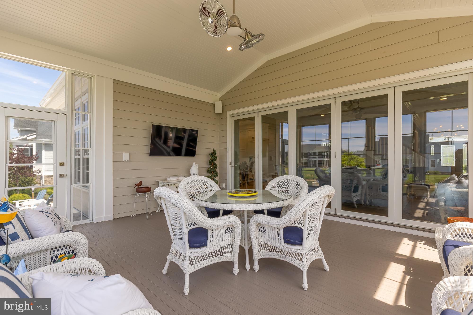 SHOWFIELD - Residential