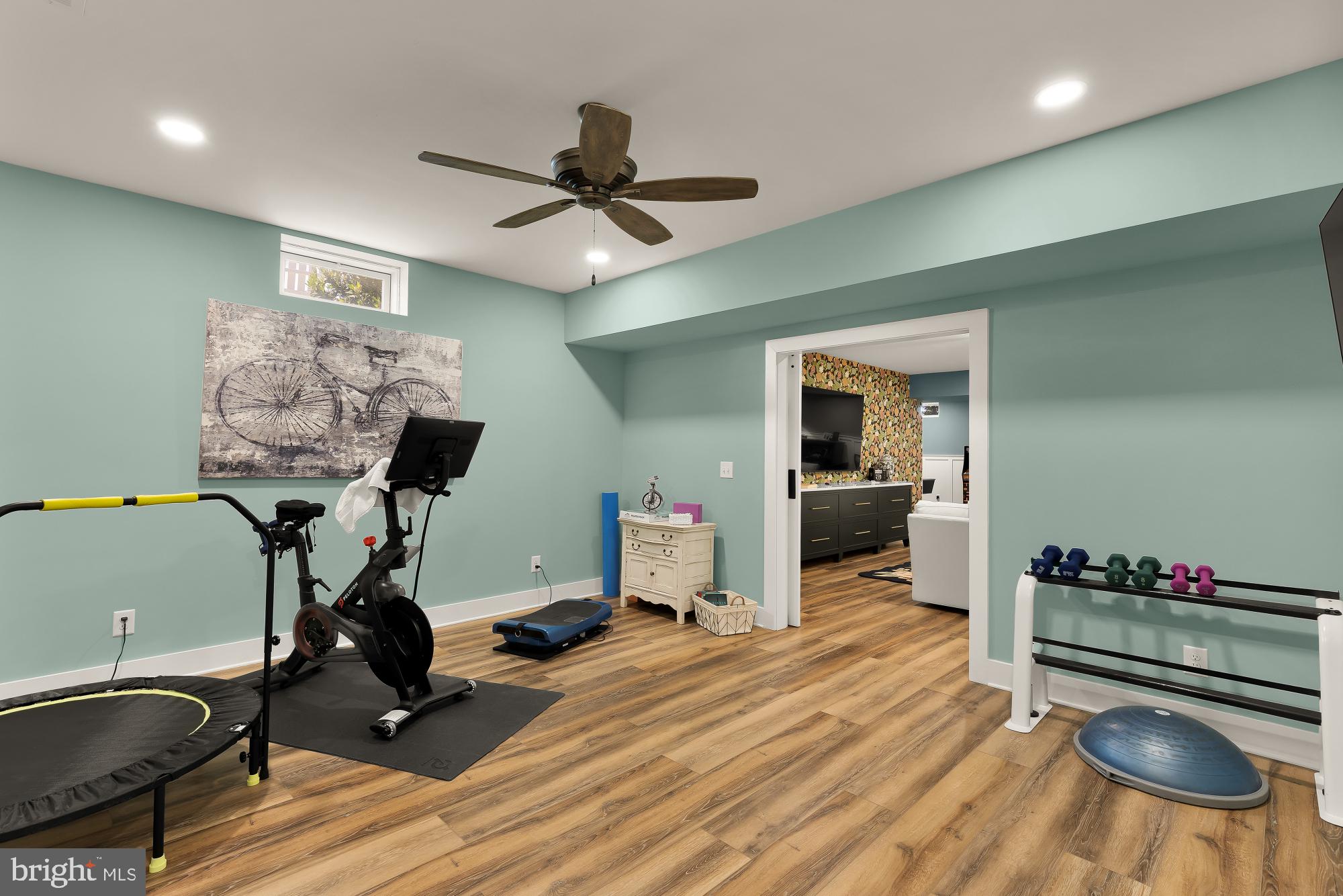 SHOWFIELD - Residential