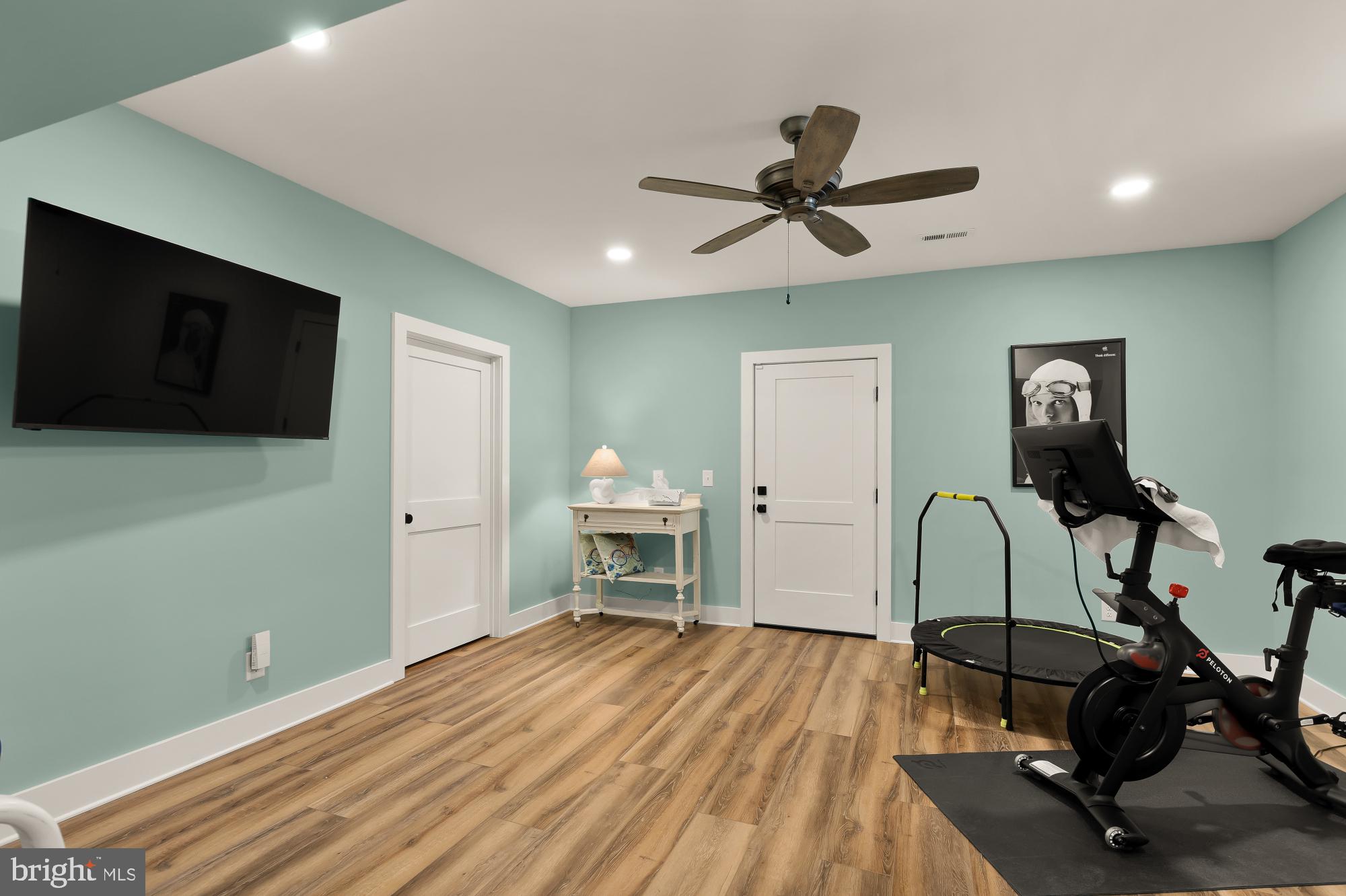 SHOWFIELD - Residential
