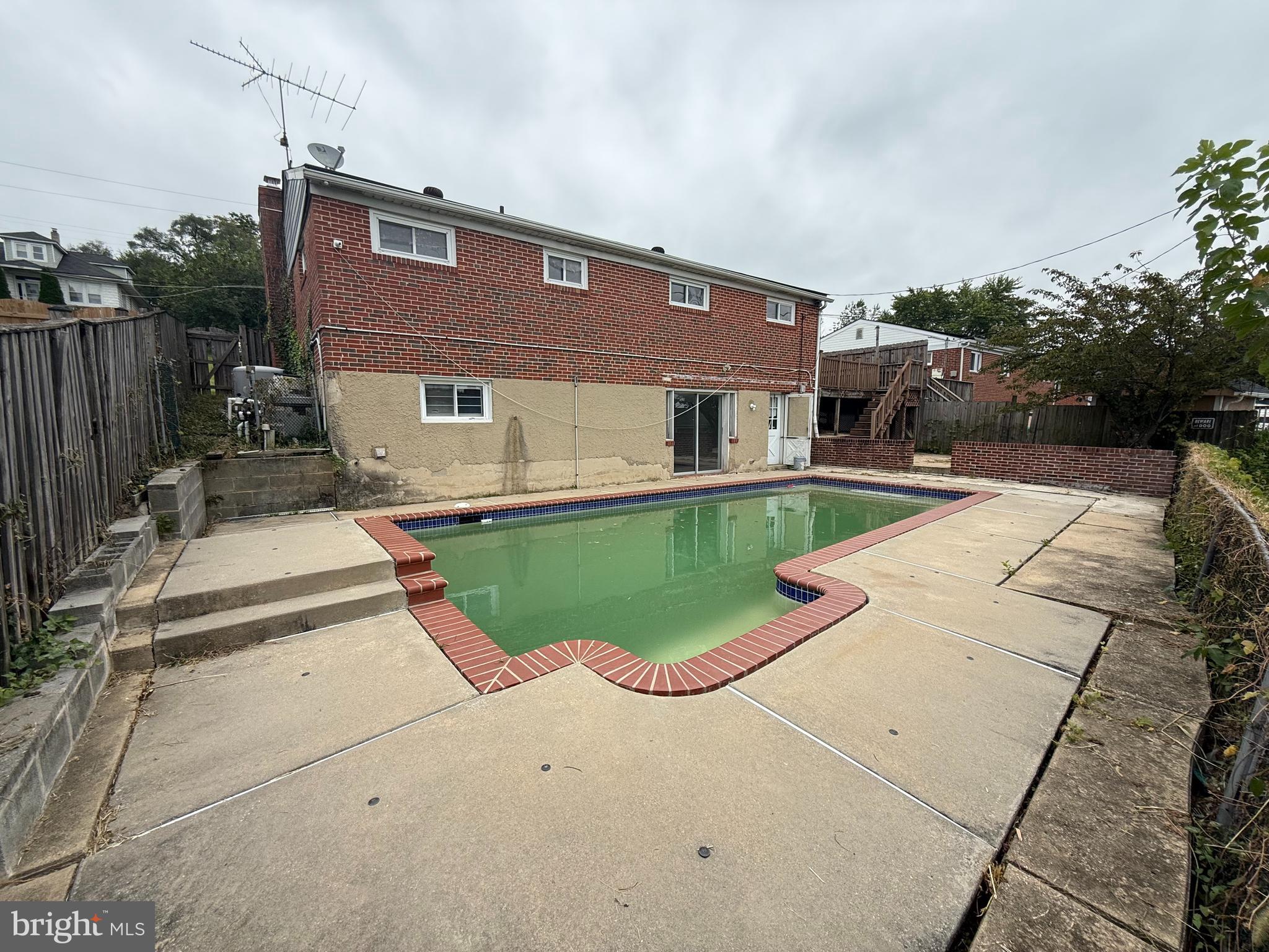 DELVALE MANOR - Residential