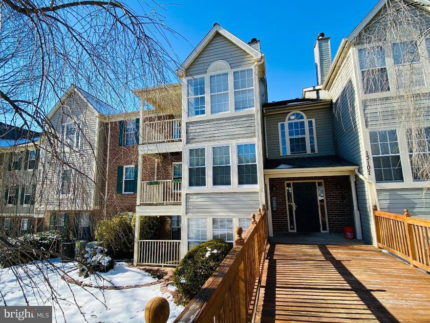 What a gorgeous unit in a secure building close to major roads and shopping! Top unit with cathedral ceilings and lots of natural light! Large owner suite with walk-in closet!  Water included!  Assigned parking space!  Wood burning fireplace!  Window treatments!  Separate formal dining room!  You can walk to everything!  In unit laundry room with plenty of shelving!  Balcony has lovely views!  Many upgrades!  Bike trails!  Much more!
Water is included in the rent!!!!