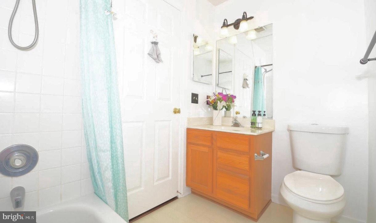 SENECA KNOLLS CODM - Residential Lease