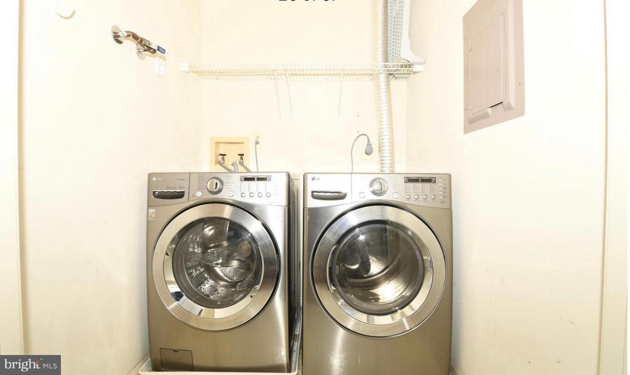 SENECA KNOLLS CODM - Residential Lease