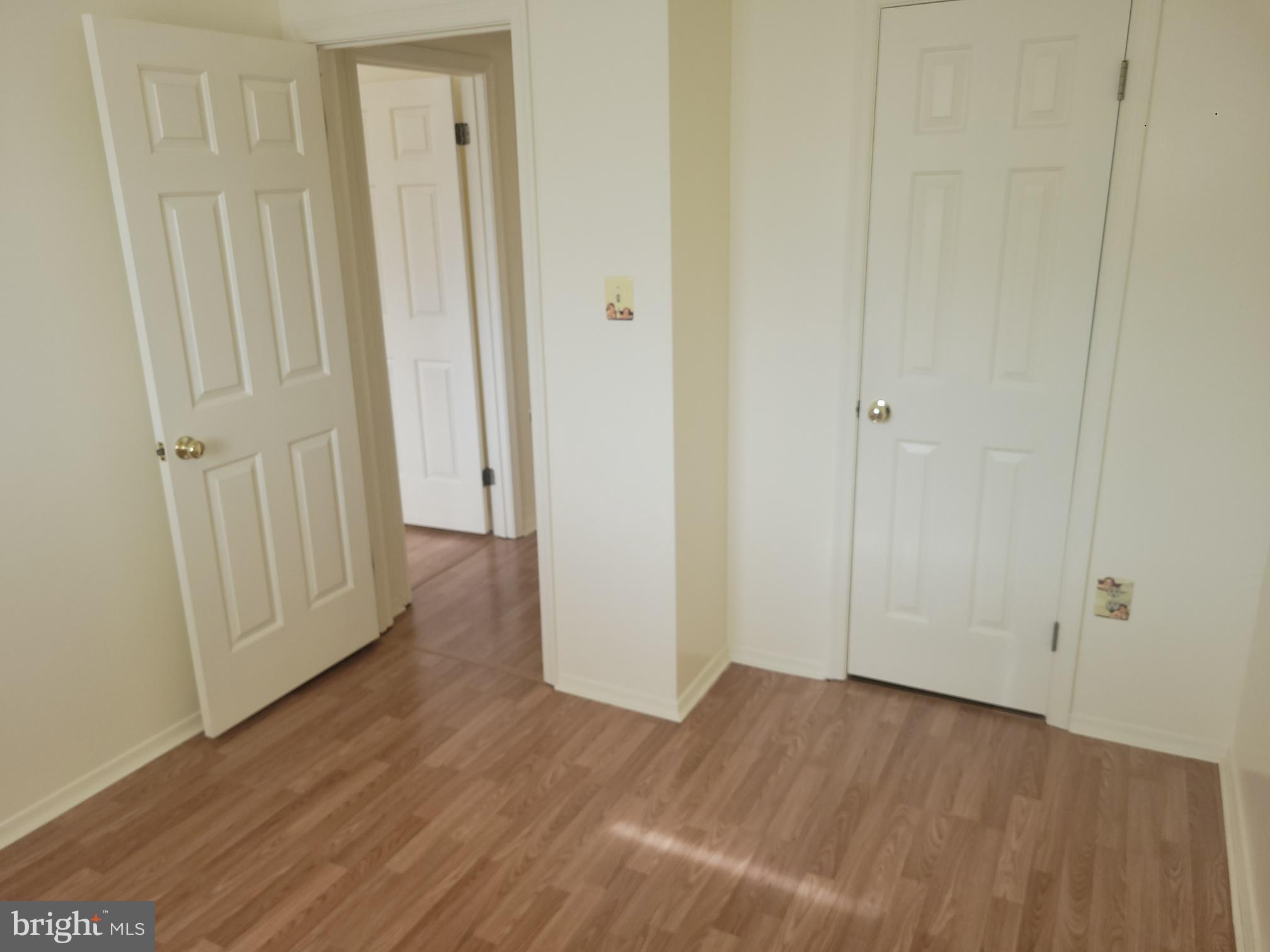 VILLAGE OF VALLEY GREEN - Residential