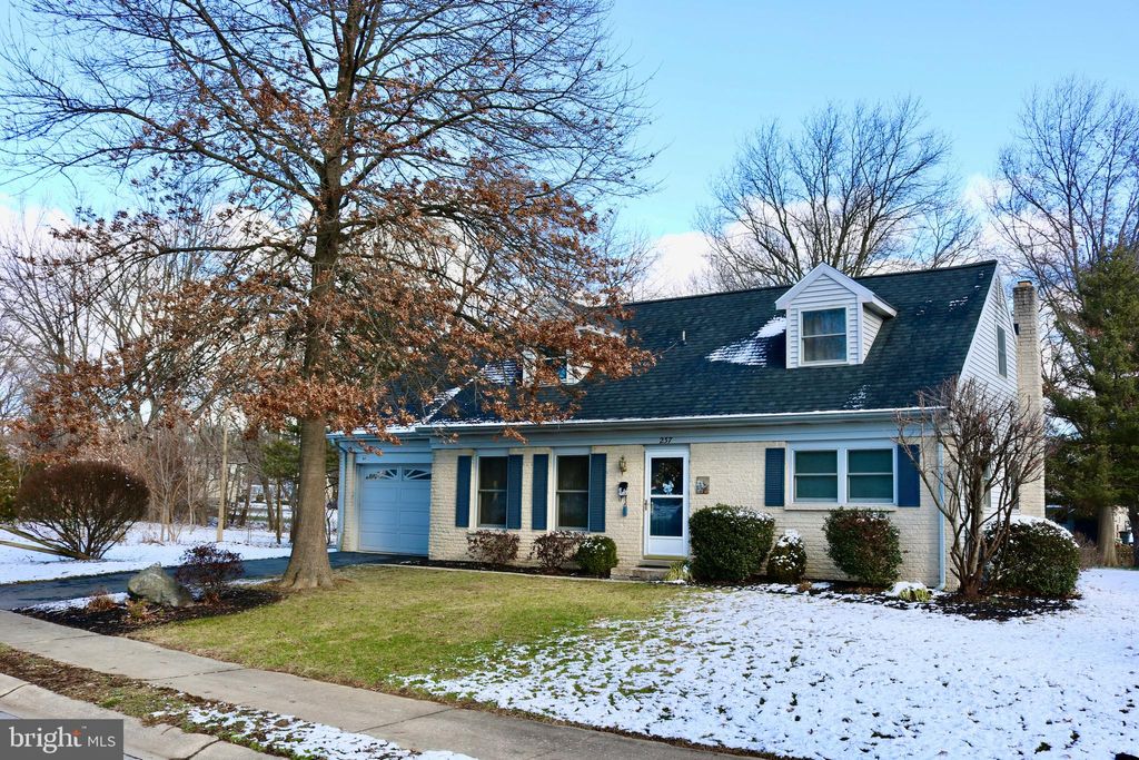 Photo of 237 Skylark Road, LITITZ, PA 17543 (MLS # PALA2060786)