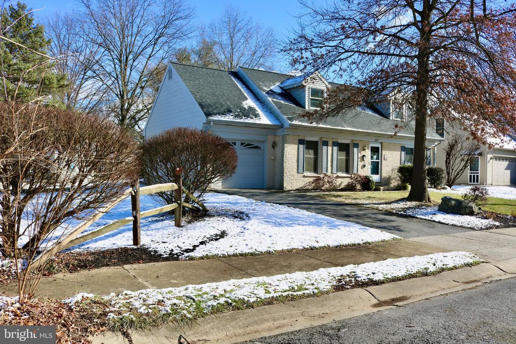 Photo of 237 Skylark Road, LITITZ, PA 17543 (MLS # PALA2060786)