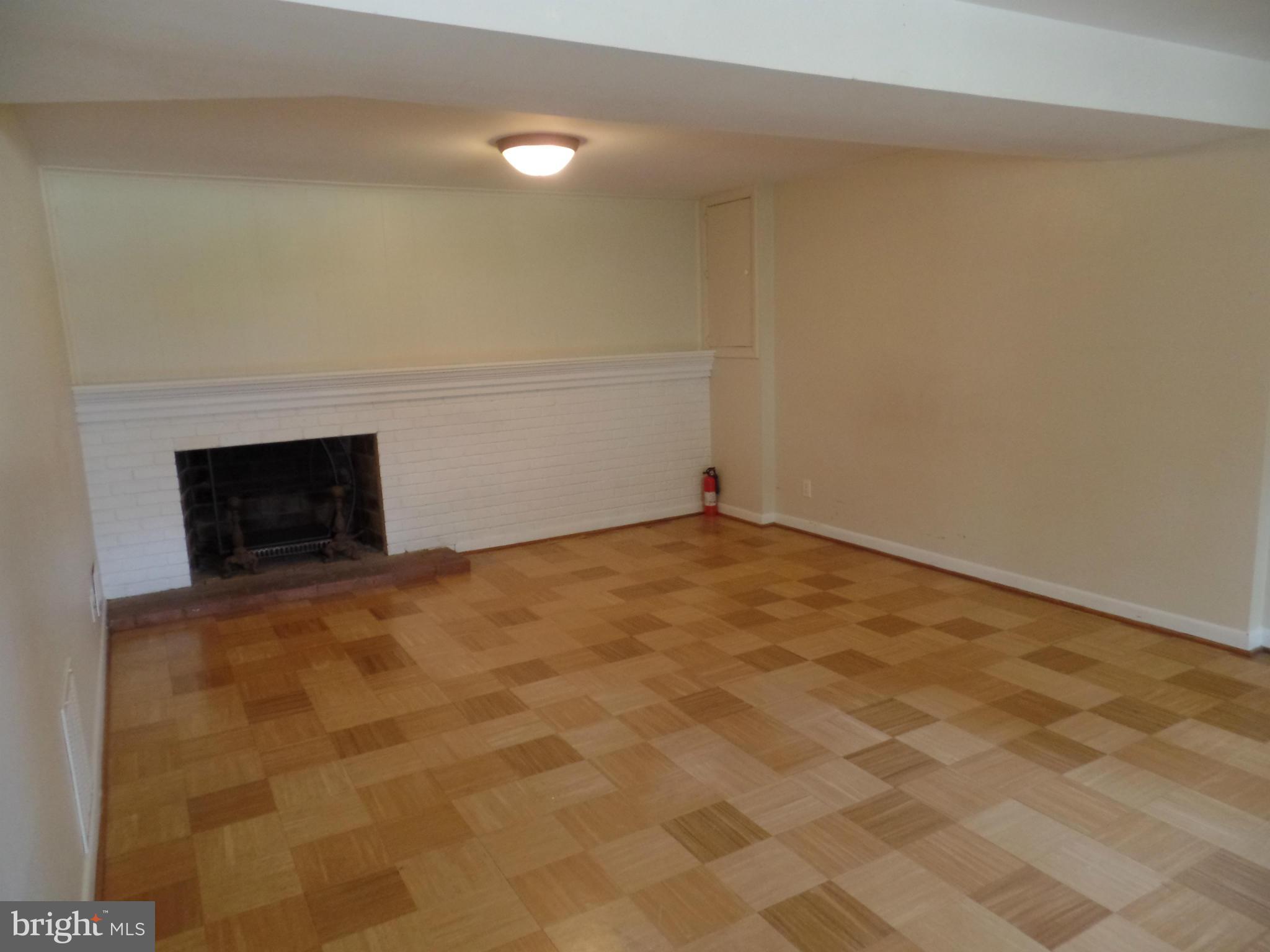 SPY HILL - Residential Lease