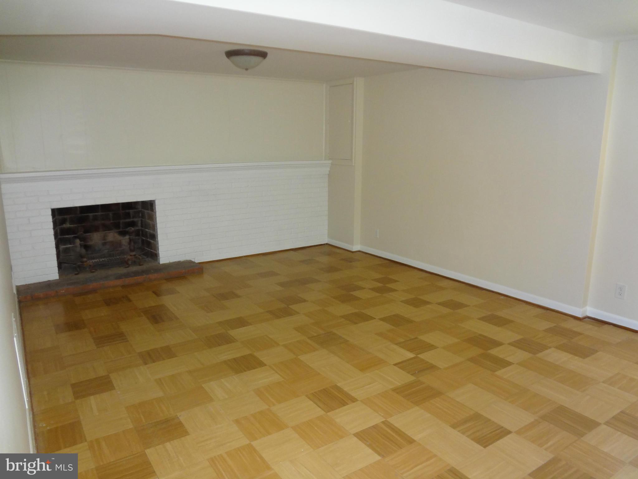 SPY HILL - Residential Lease