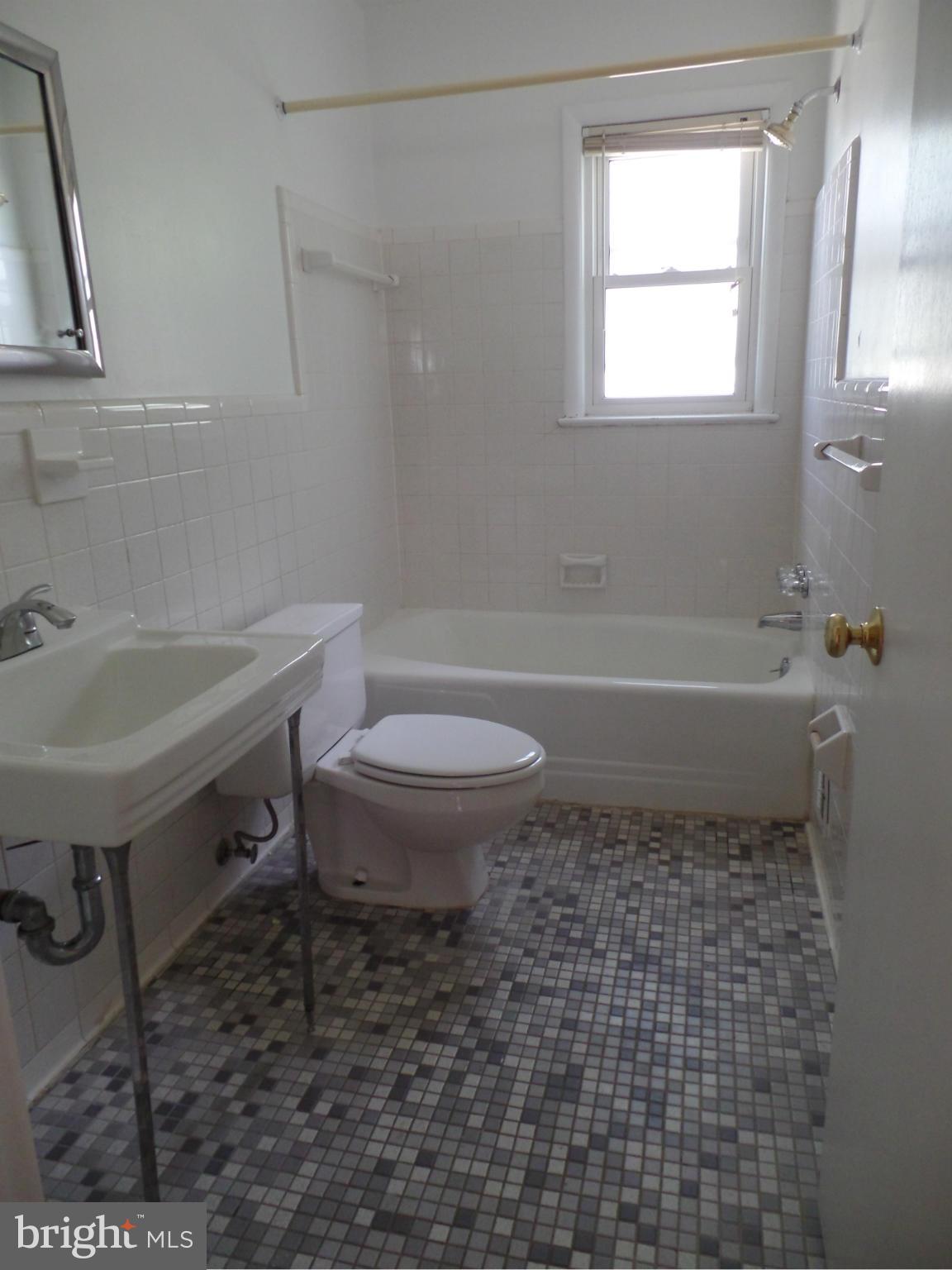 SPY HILL - Residential Lease