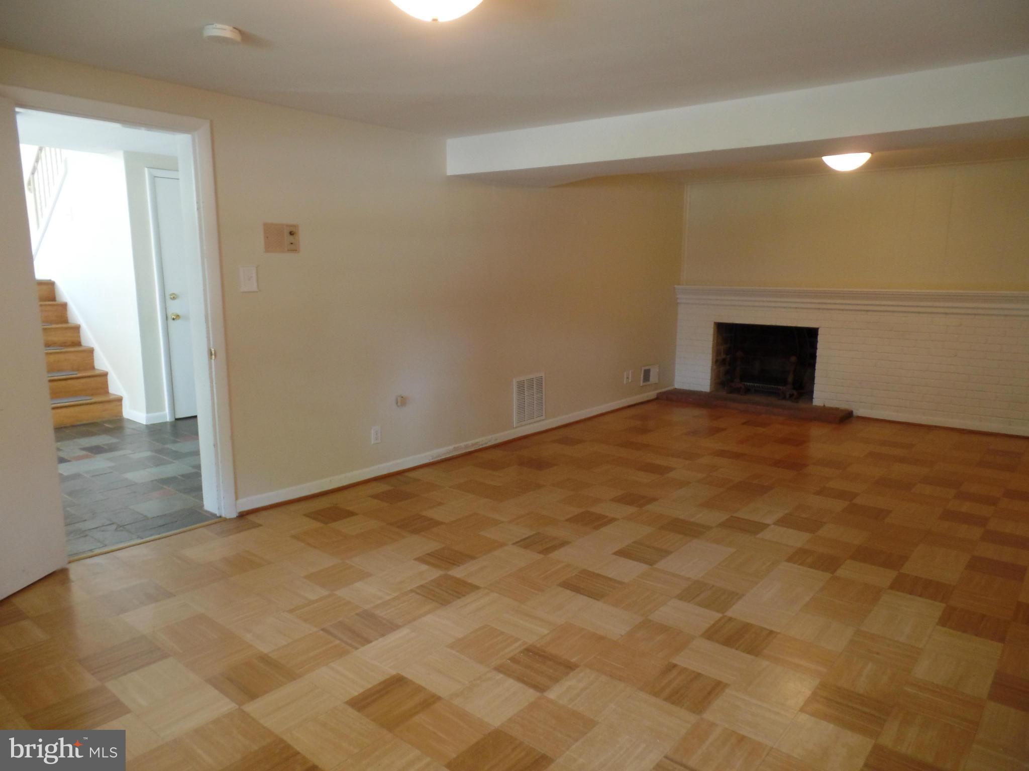 SPY HILL - Residential Lease