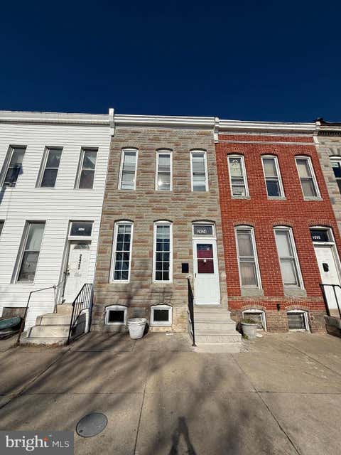 Townhouse For Rent - 2424 E Chase Street<br/> BALTIMORE, MD 21213