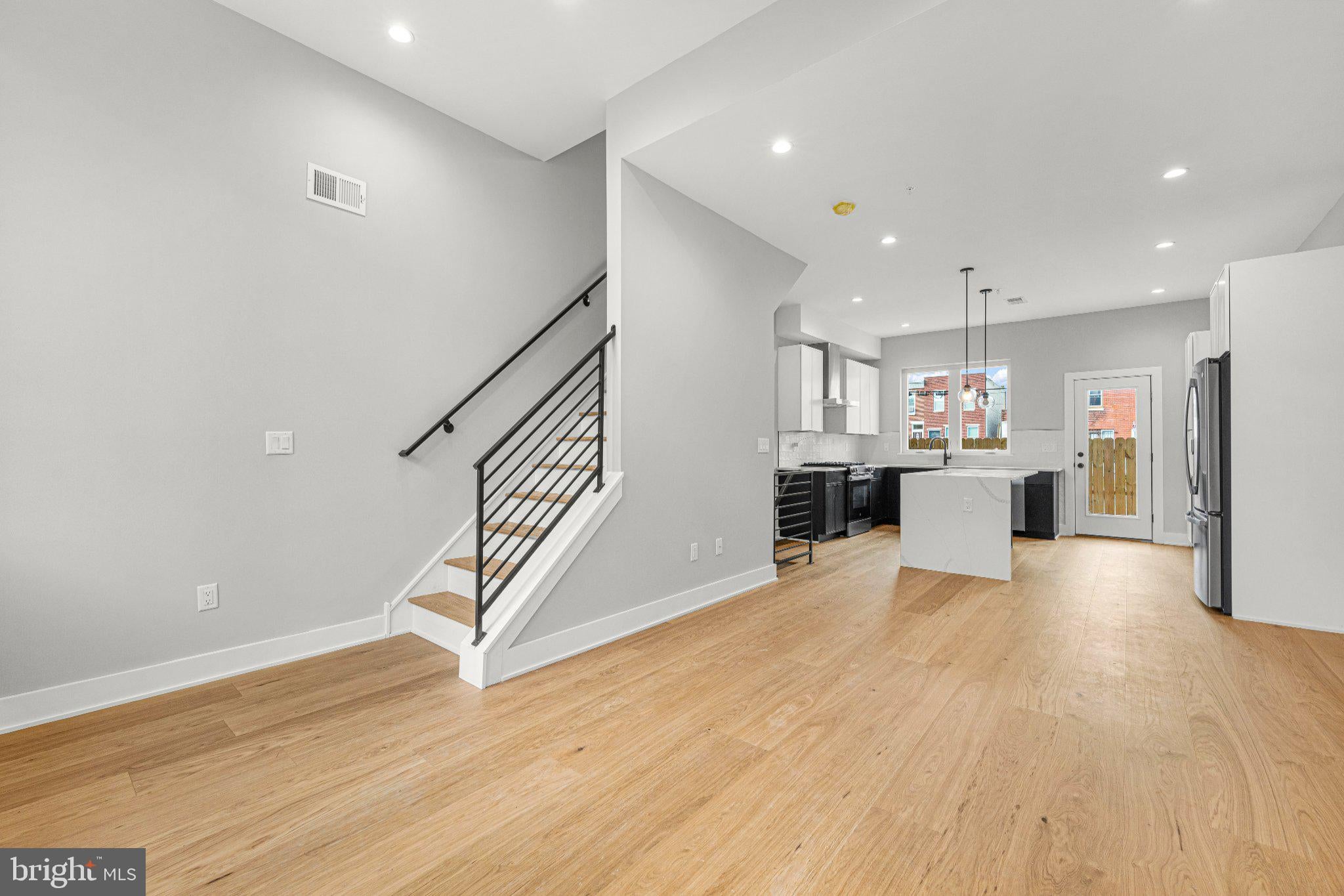 907 EMILY STREET