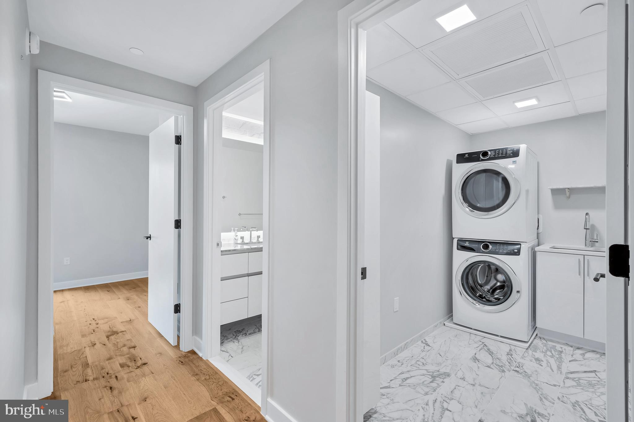 ROSSLYN - Residential Lease