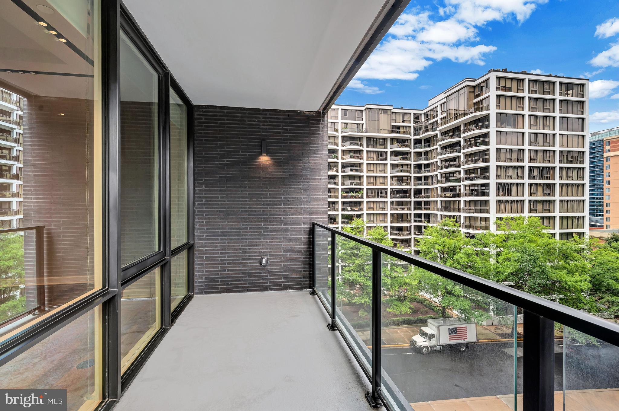 ROSSLYN - Residential Lease