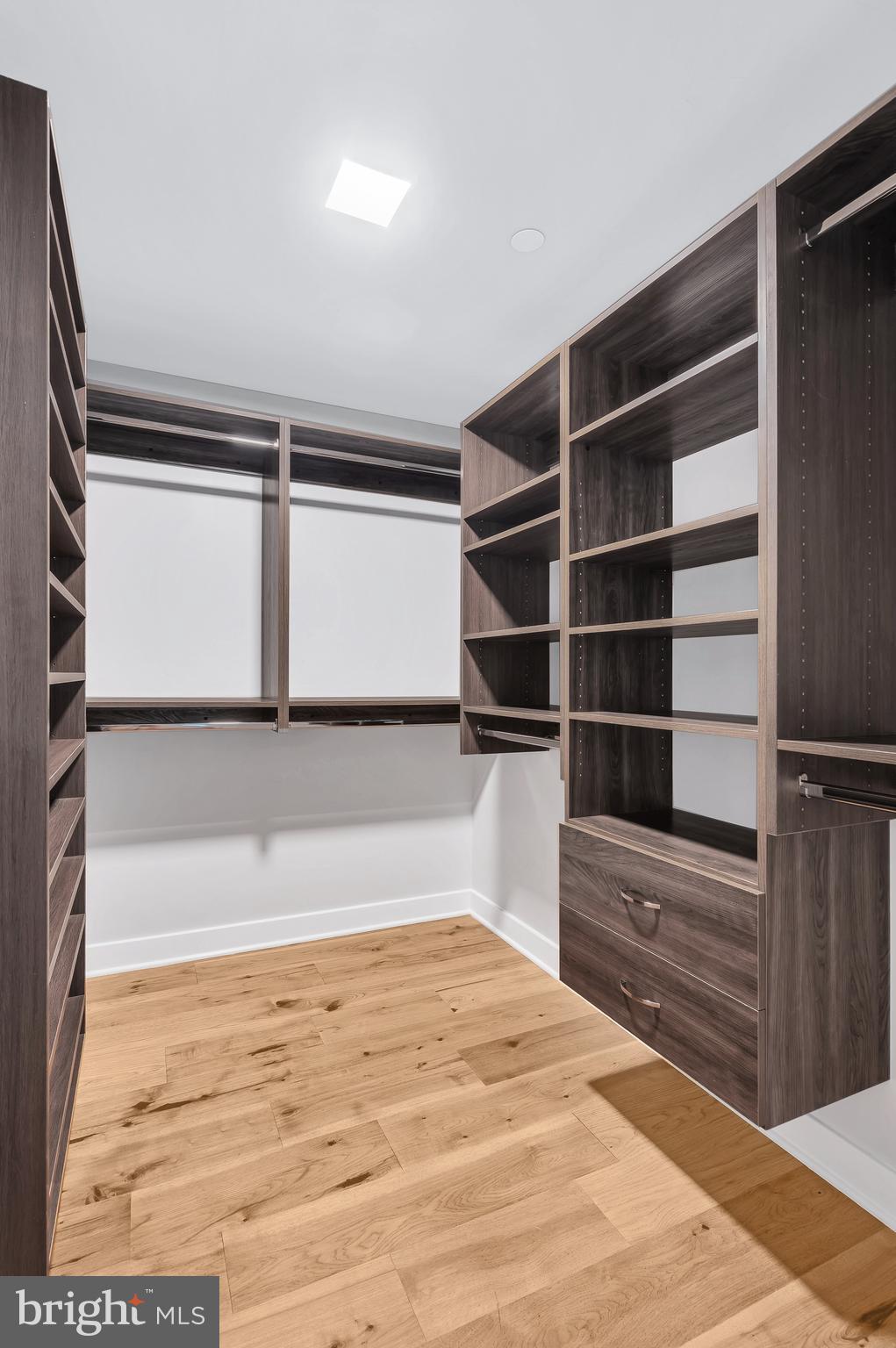 ROSSLYN - Residential Lease