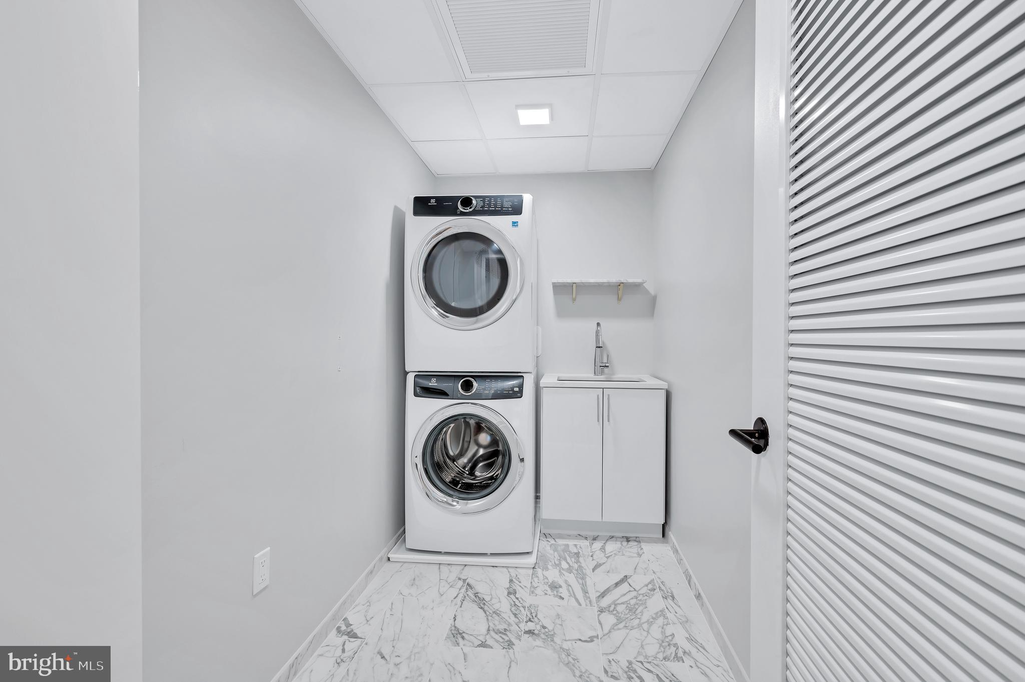 ROSSLYN - Residential Lease