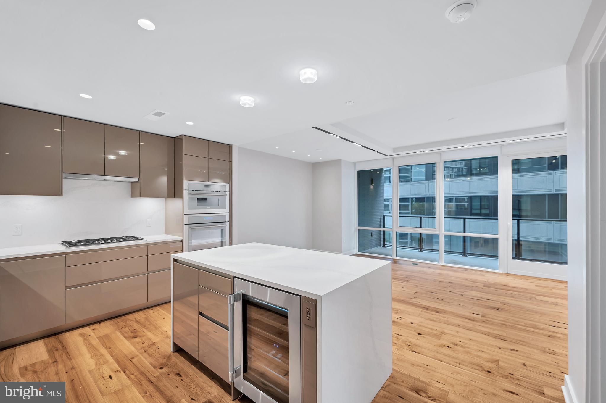 ROSSLYN - Residential Lease