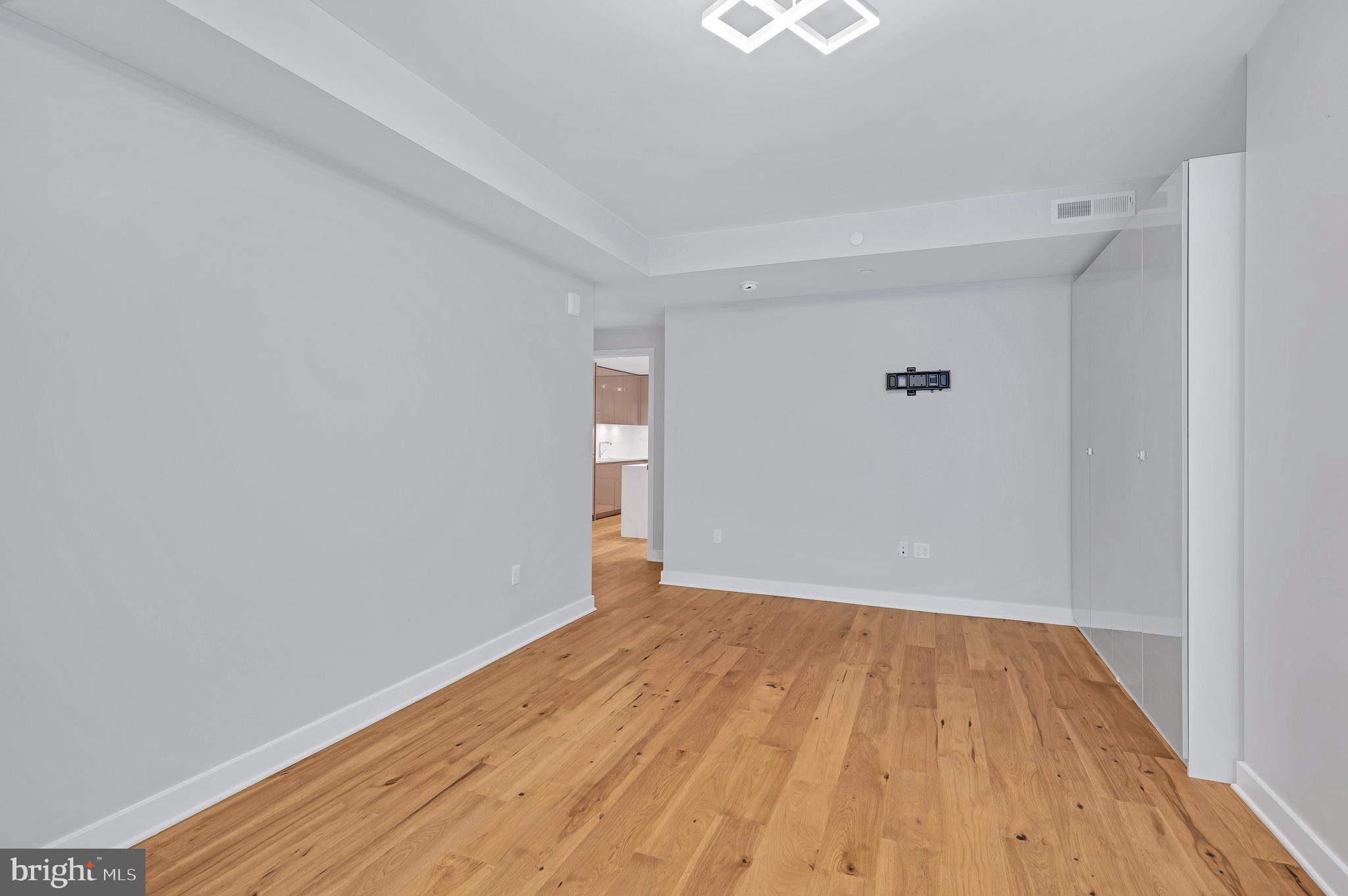 ROSSLYN - Residential Lease