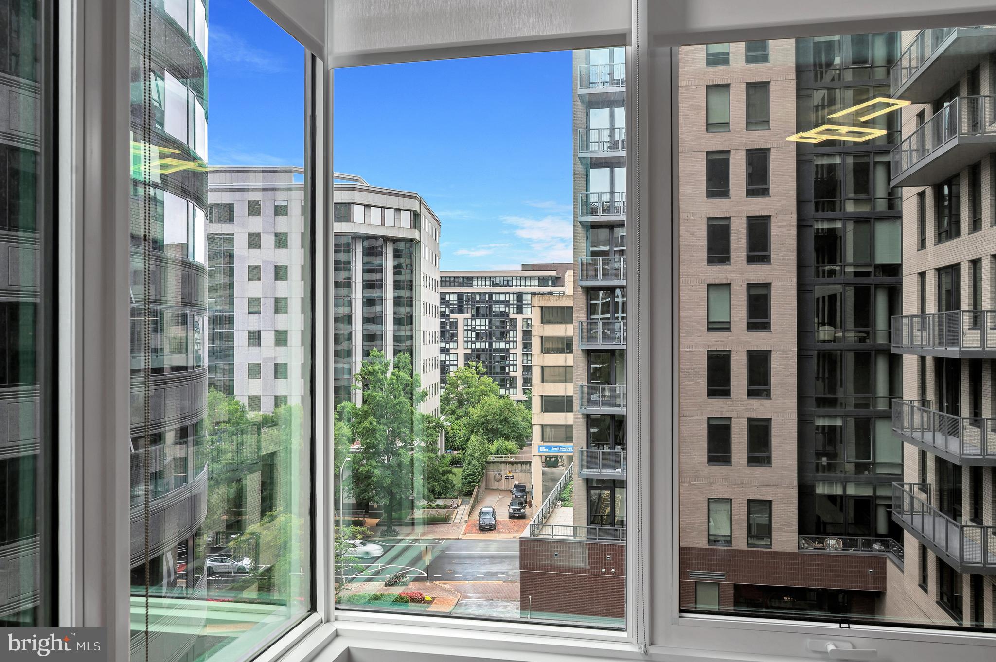 ROSSLYN - Residential Lease
