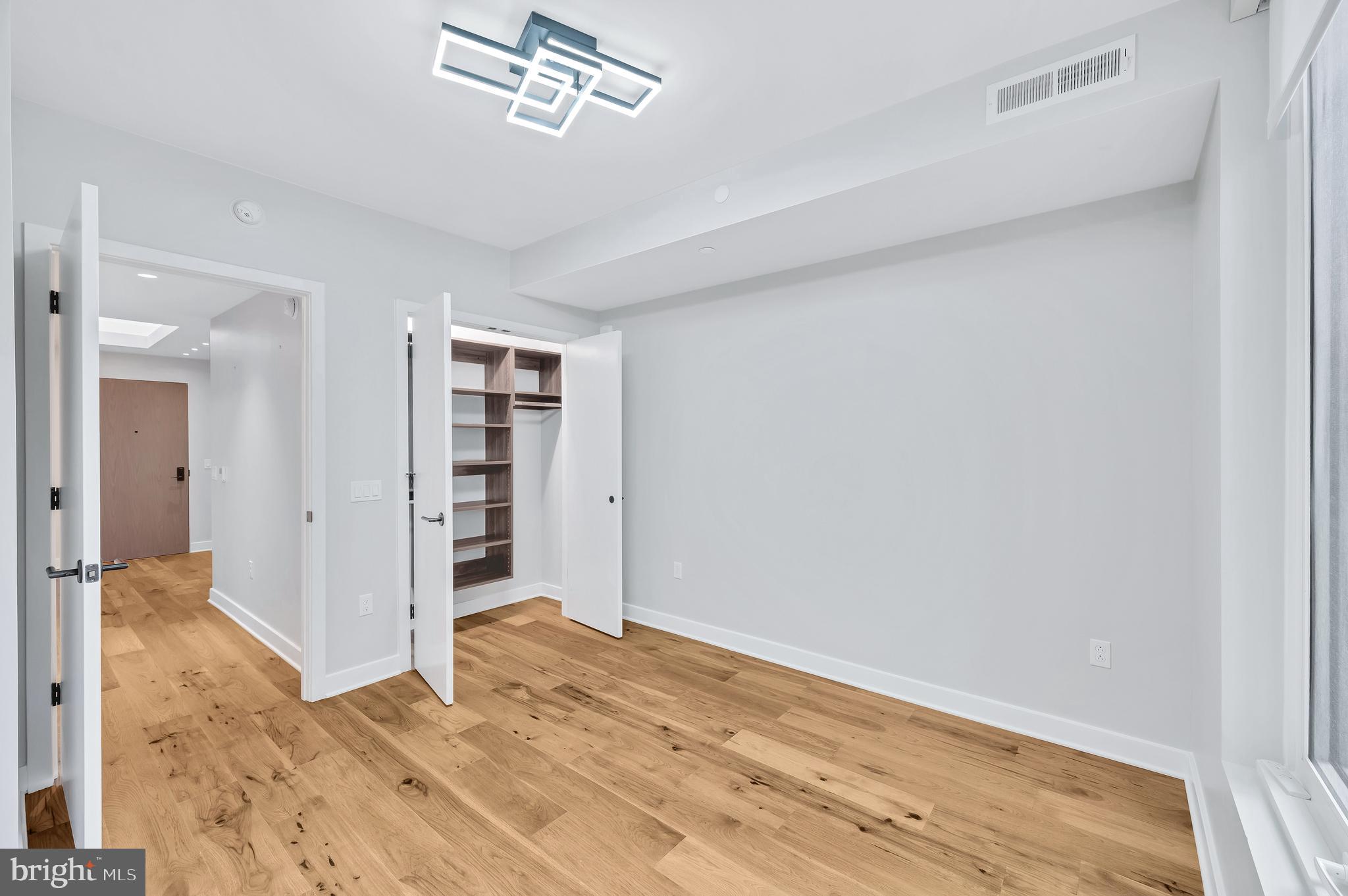 ROSSLYN - Residential Lease