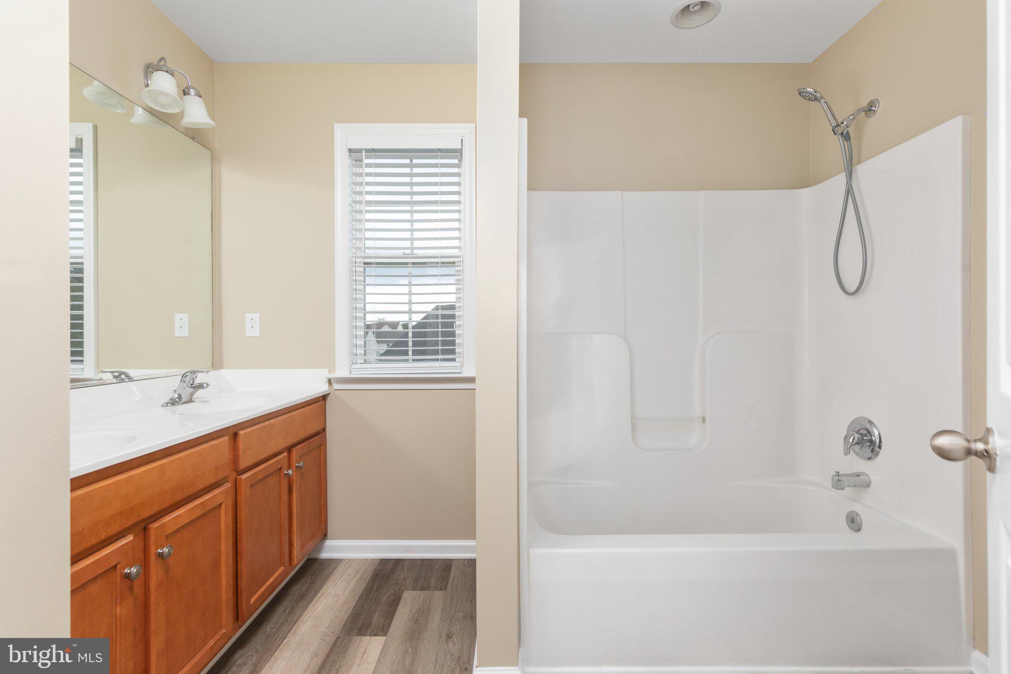 BENTWOOD ESTATES - Residential Lease