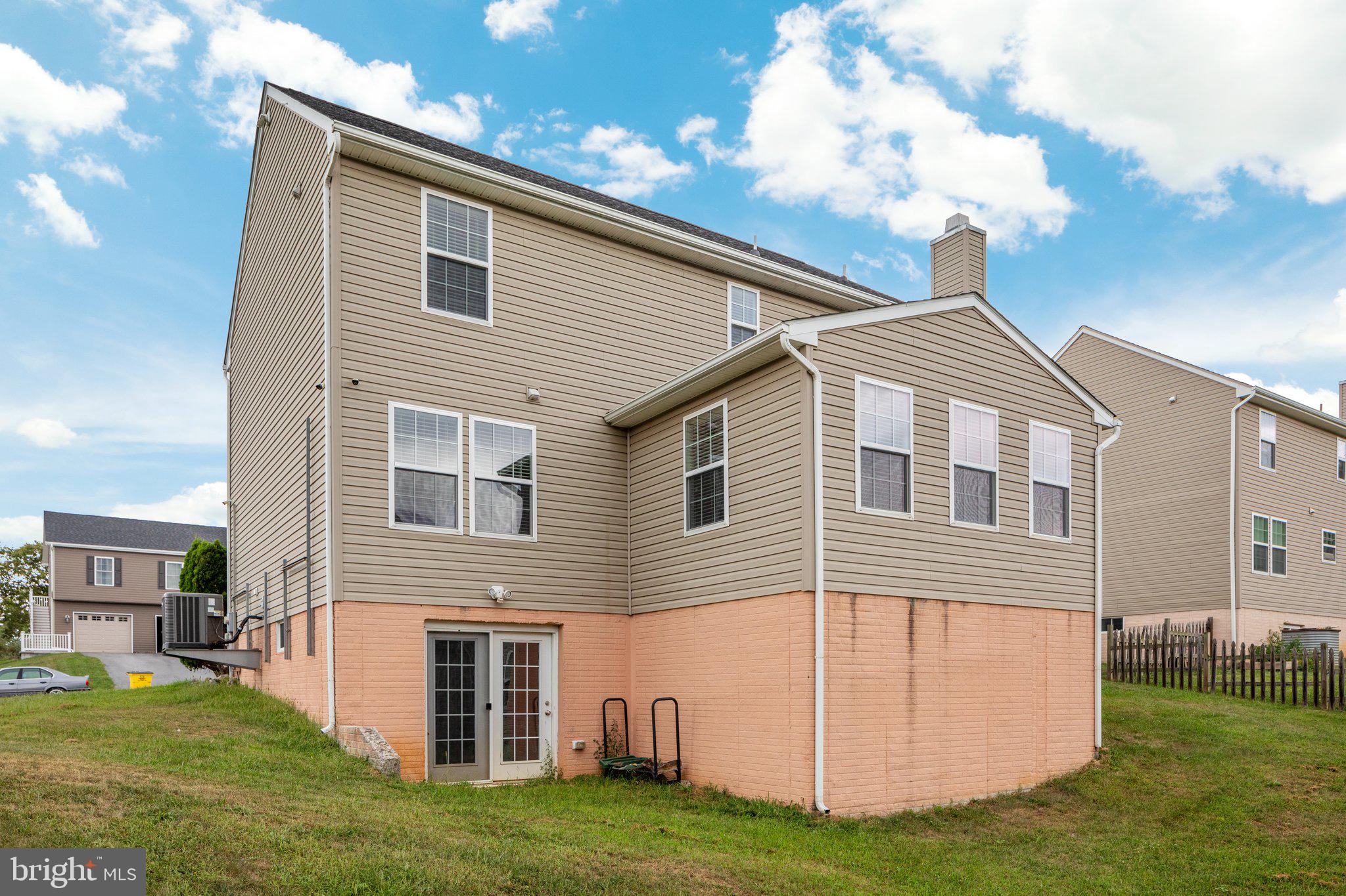 BENTWOOD ESTATES - Residential Lease