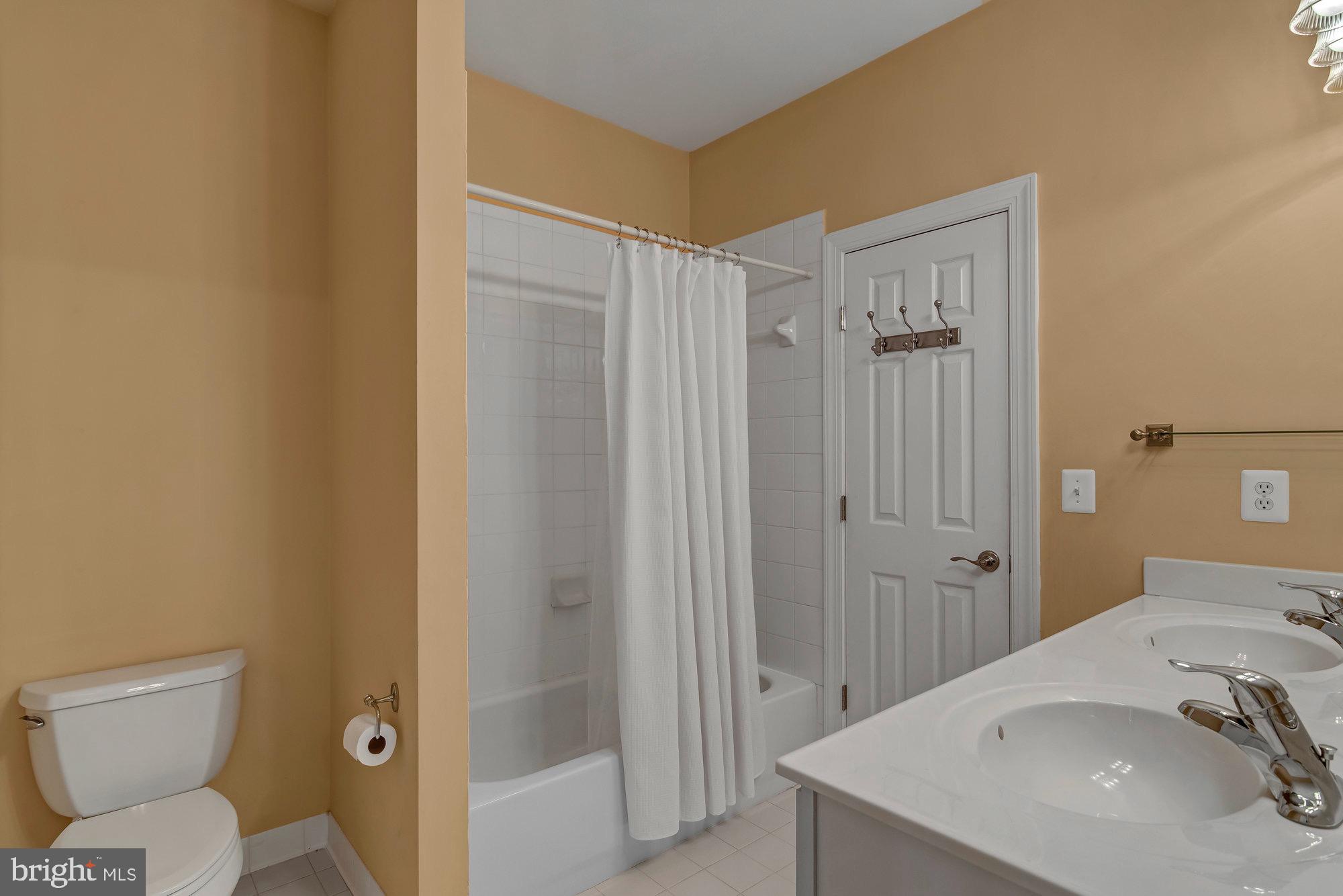 OAKCREST - Residential