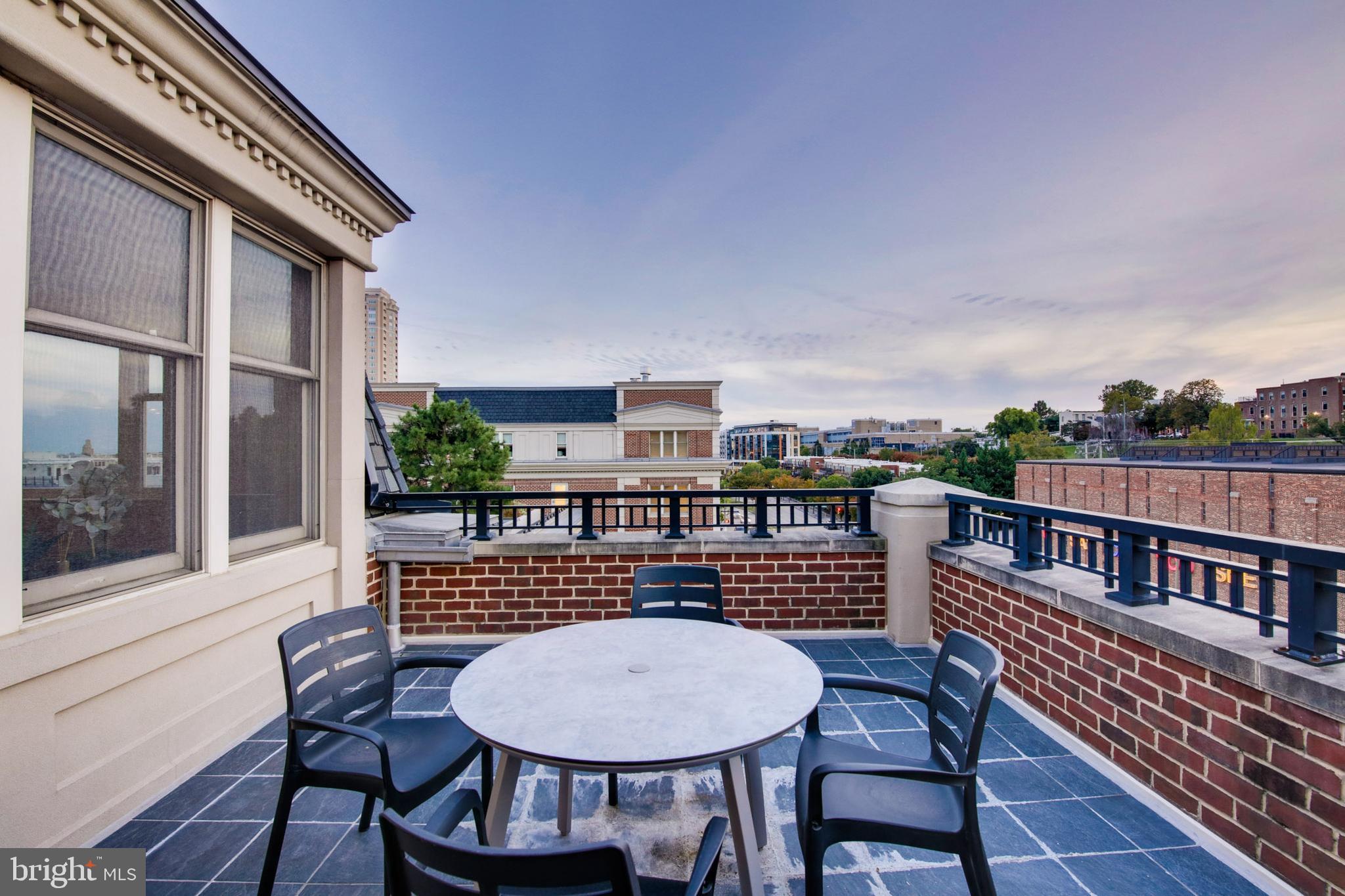 THE RITZ-CARLTON RESIDENCES - Residential