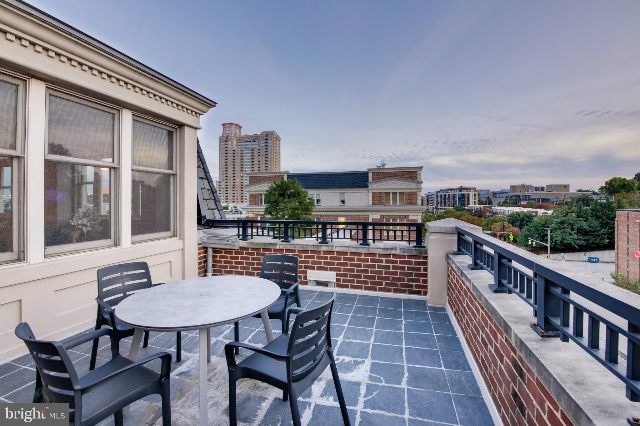 THE RITZ-CARLTON RESIDENCES - Residential