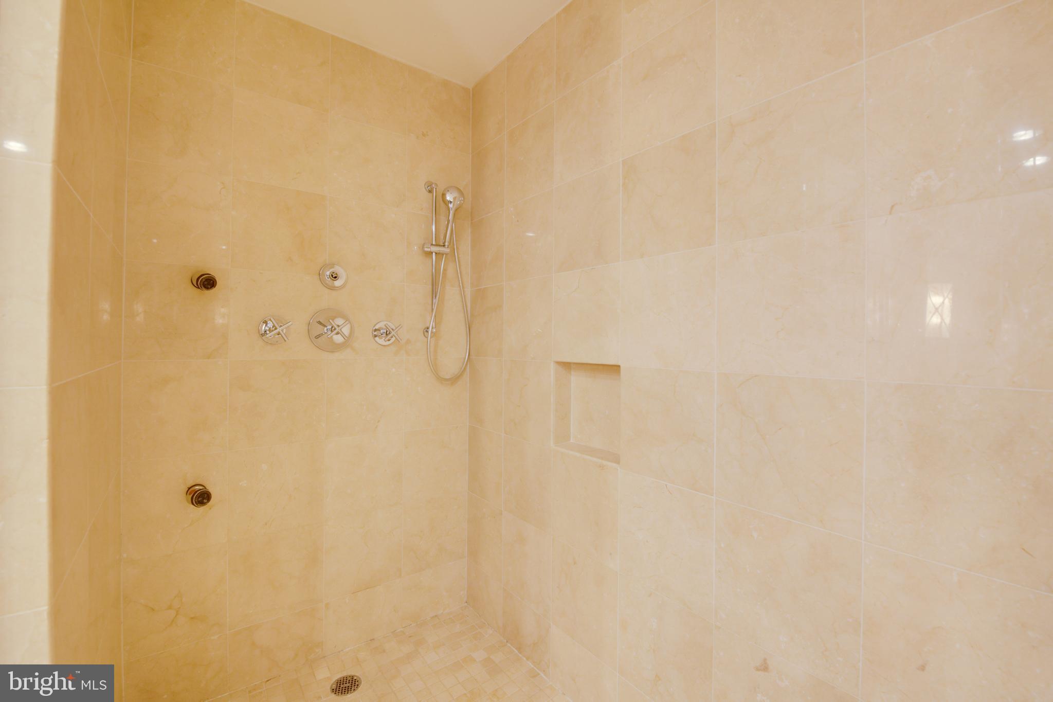 THE RITZ-CARLTON RESIDENCES - Residential