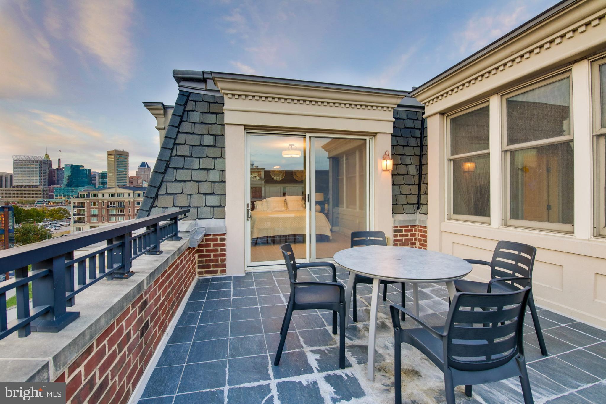 THE RITZ-CARLTON RESIDENCES - Residential