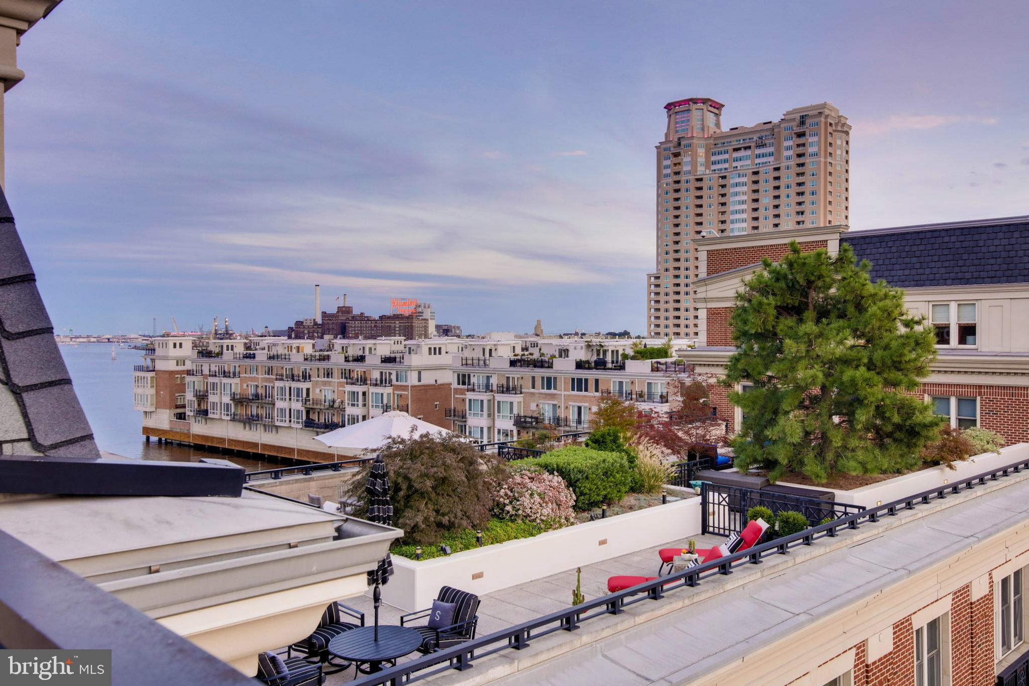 THE RITZ-CARLTON RESIDENCES - Residential