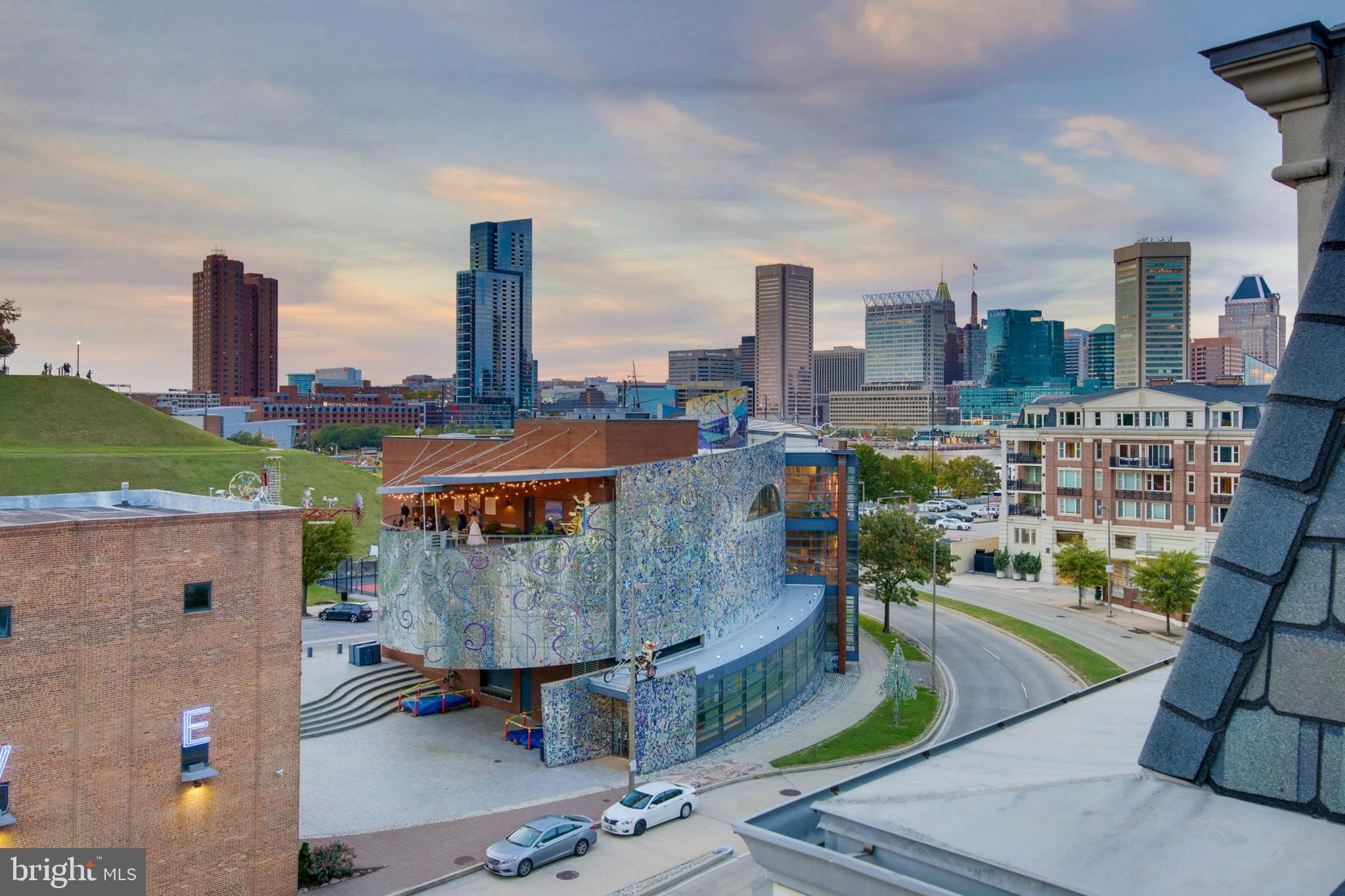 THE RITZ-CARLTON RESIDENCES - Residential