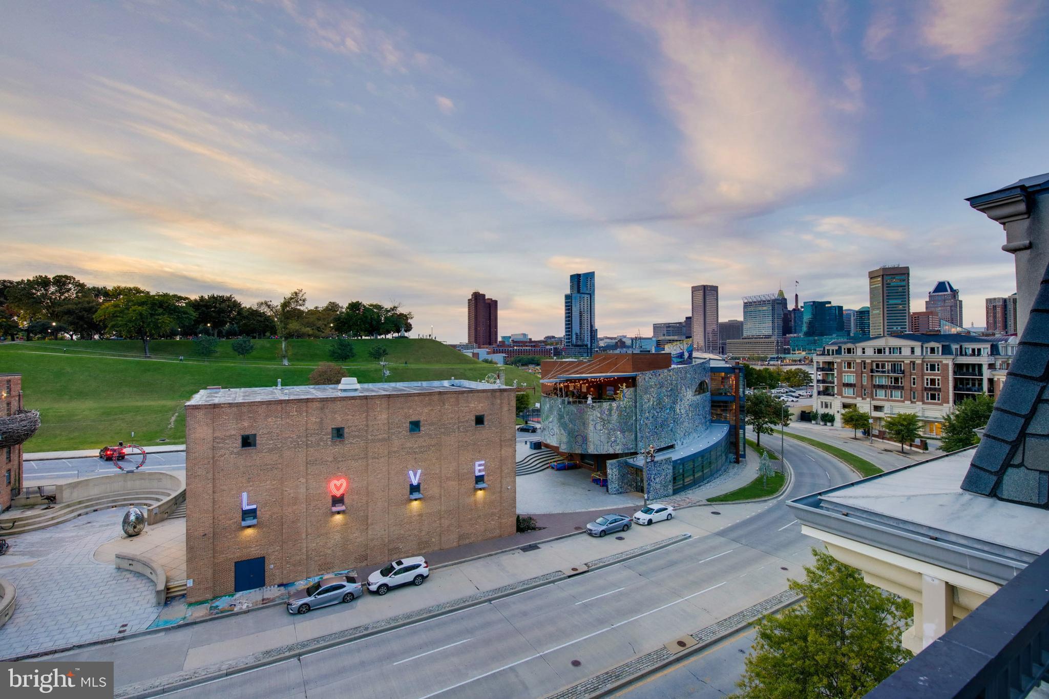 THE RITZ-CARLTON RESIDENCES - Residential