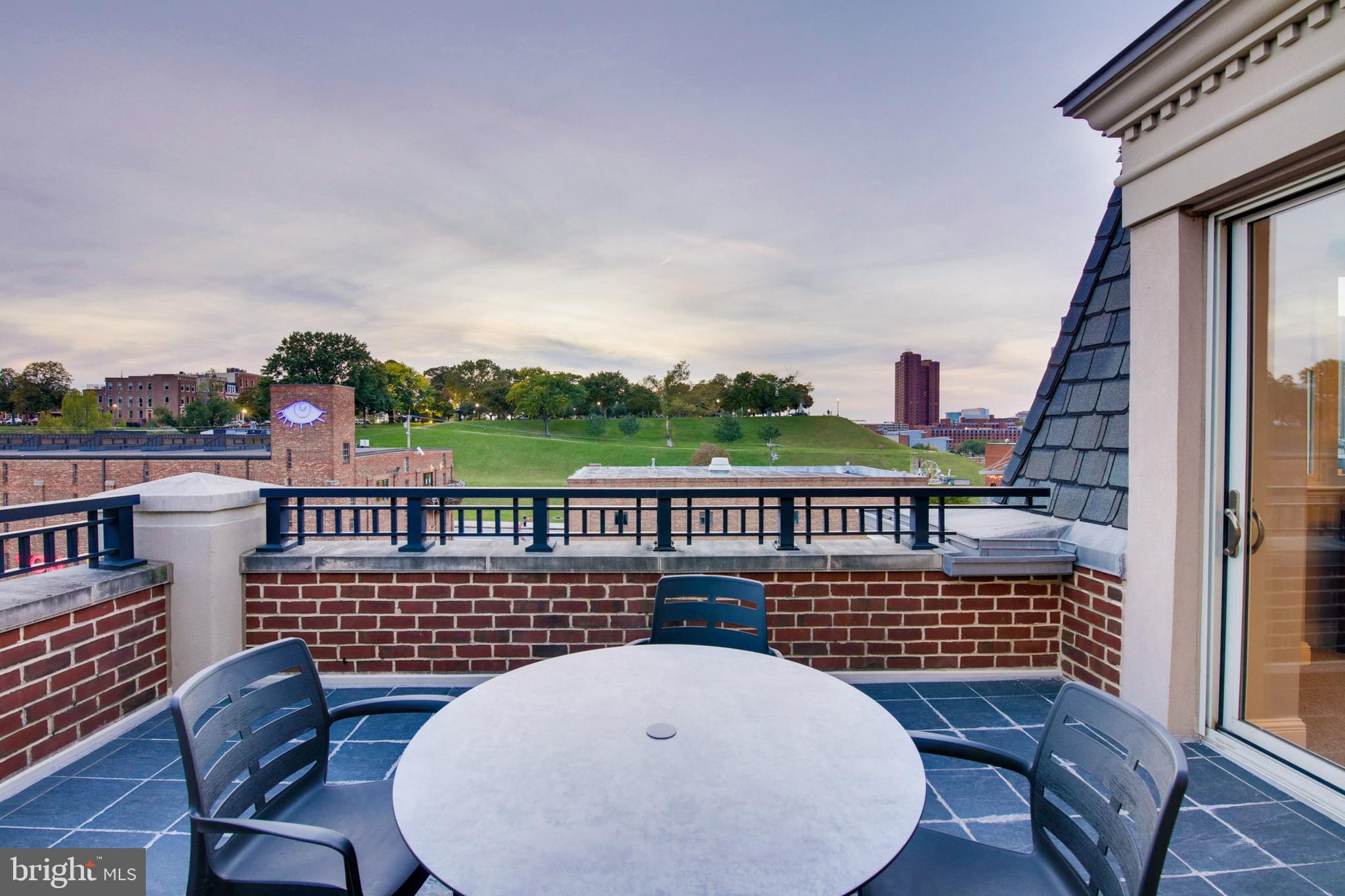 THE RITZ-CARLTON RESIDENCES - Residential