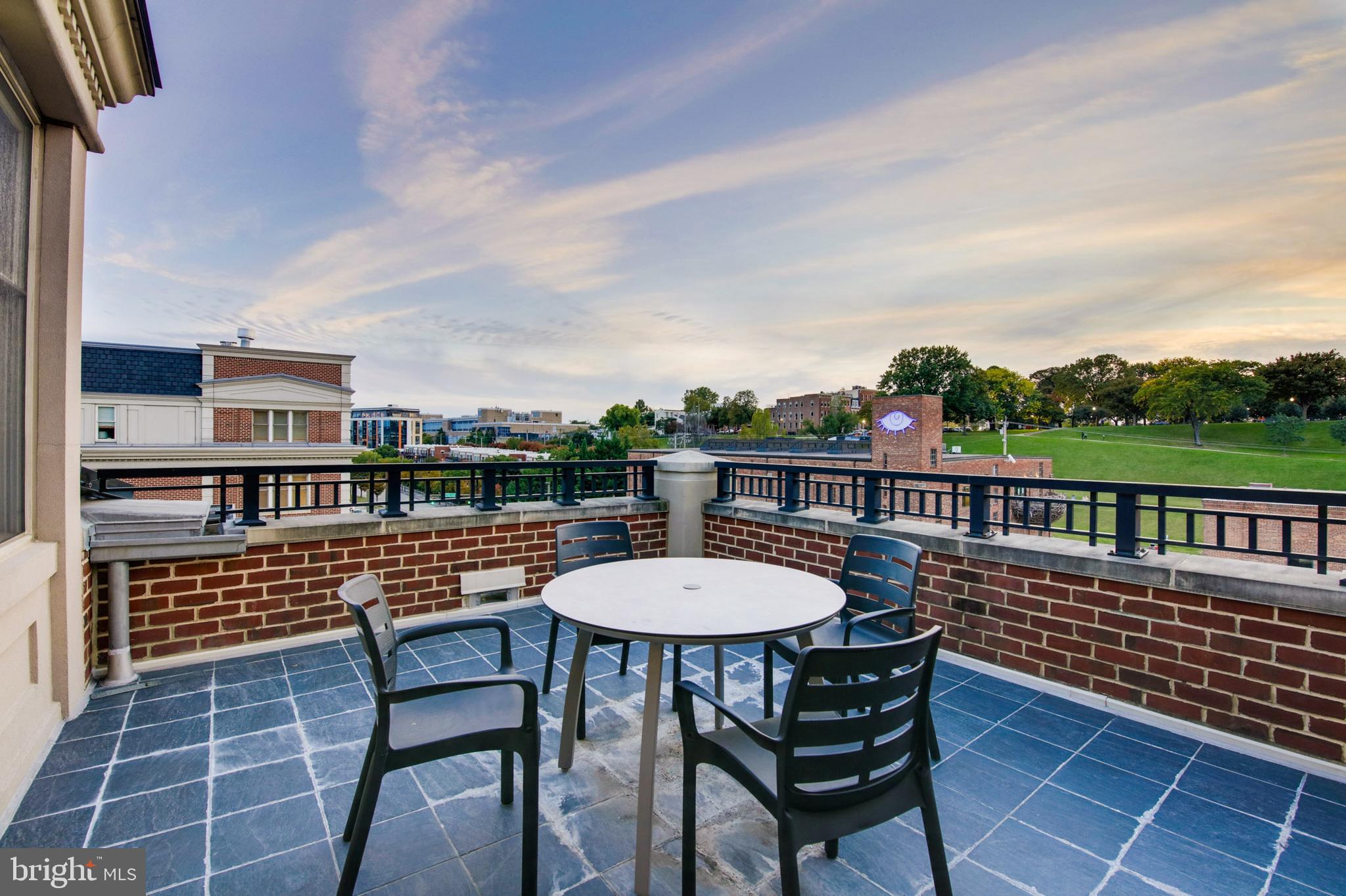 THE RITZ-CARLTON RESIDENCES - Residential