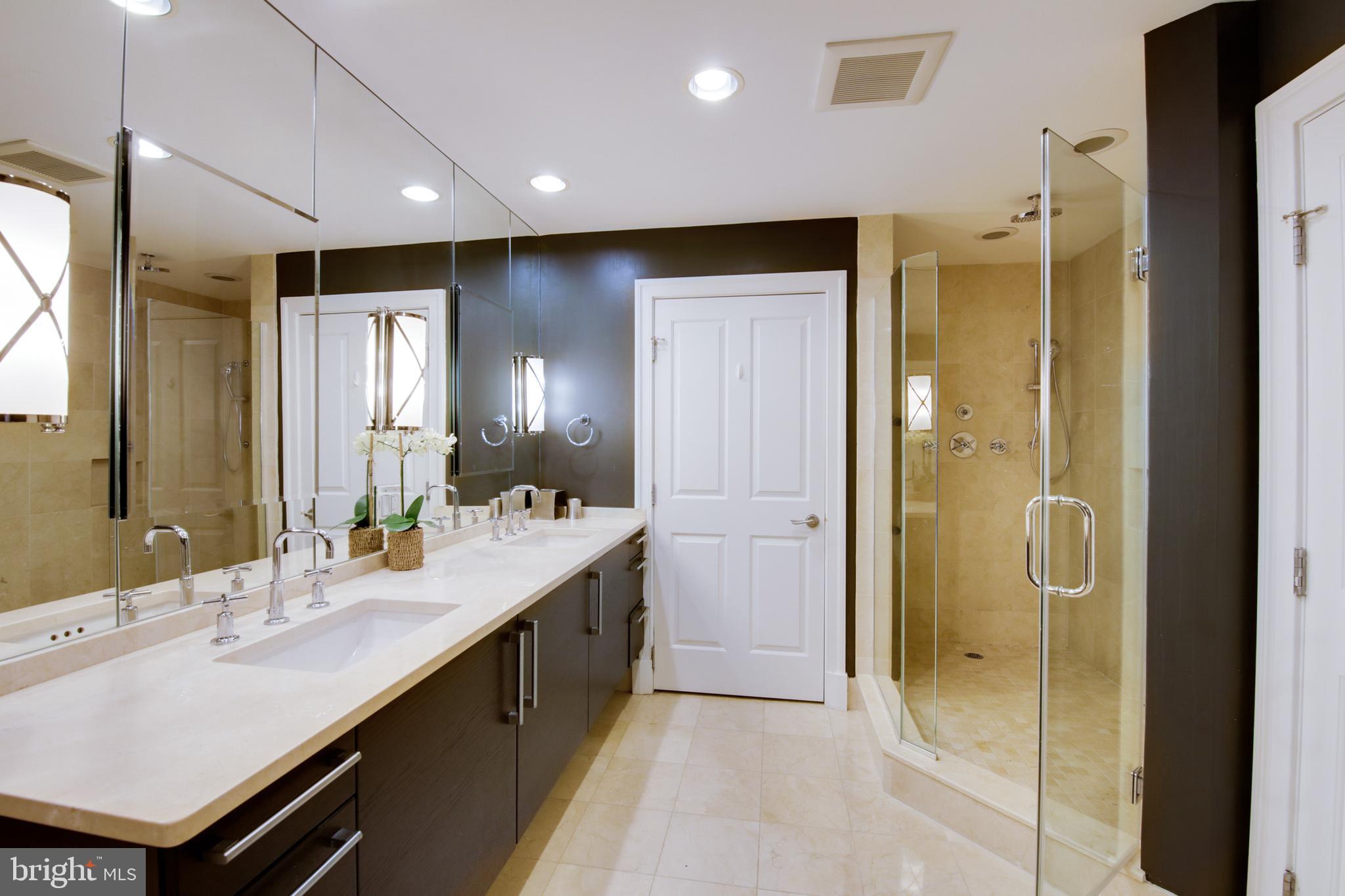 THE RITZ-CARLTON RESIDENCES - Residential