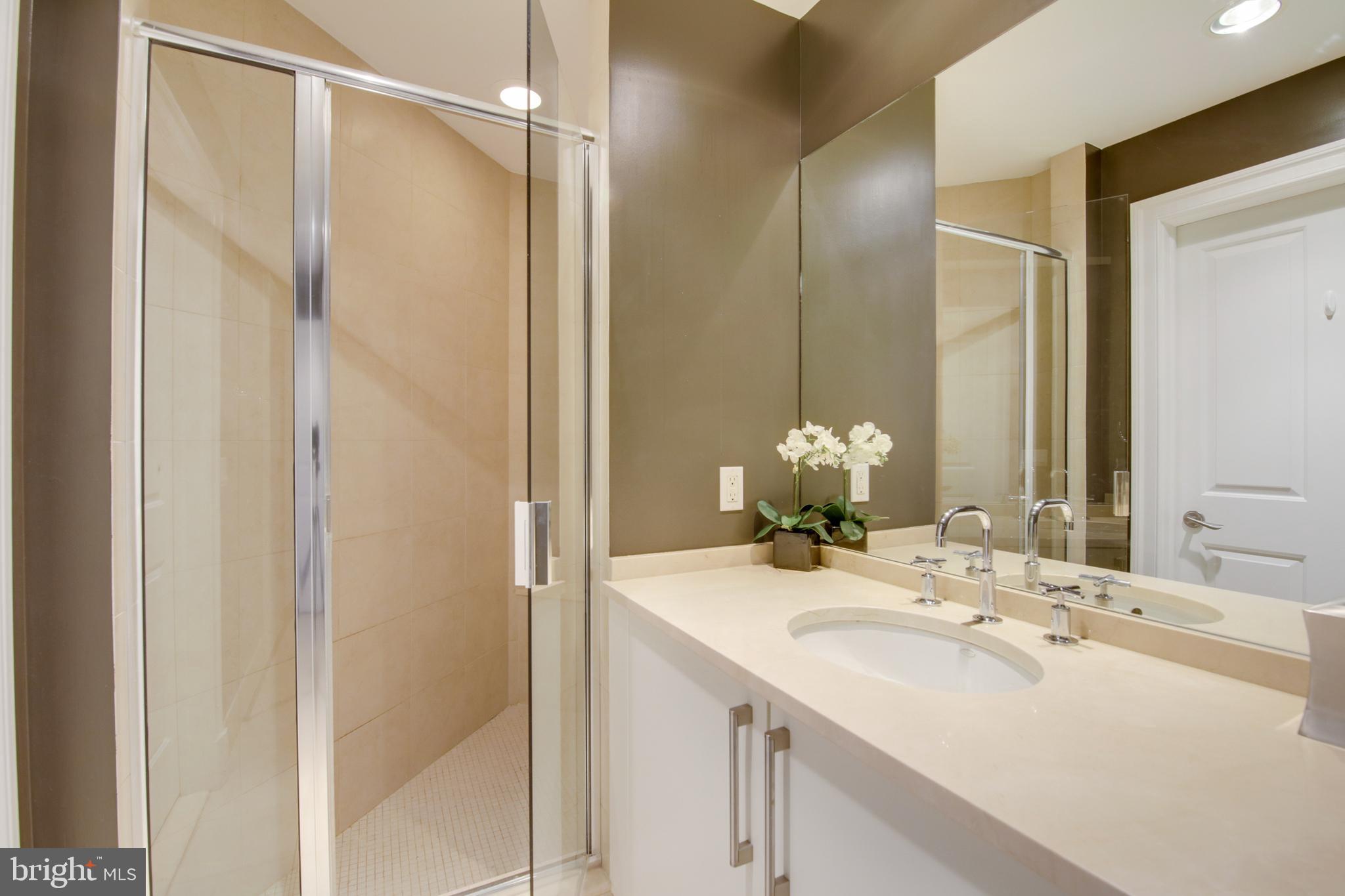 THE RITZ-CARLTON RESIDENCES - Residential