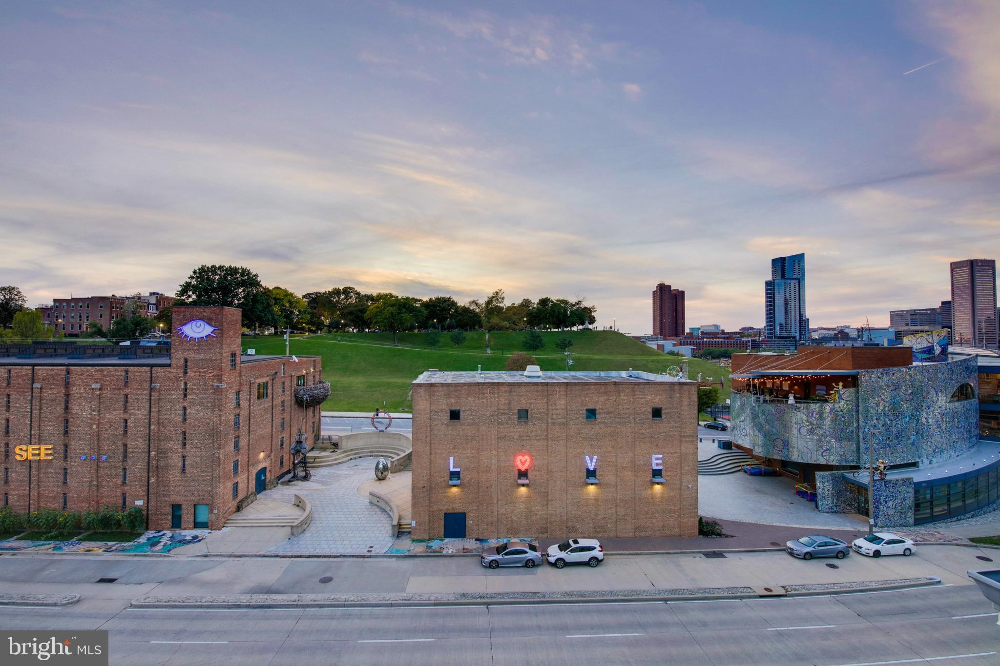 THE RITZ-CARLTON RESIDENCES - Residential